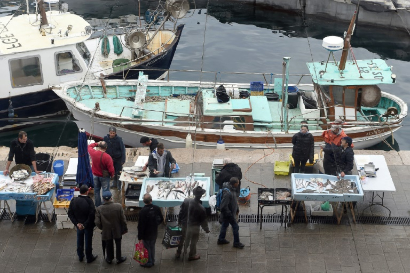 Le marché aux poissons du Vieux Port, à Marseille, le 24 décembre 2014 © BORIS HORVAT