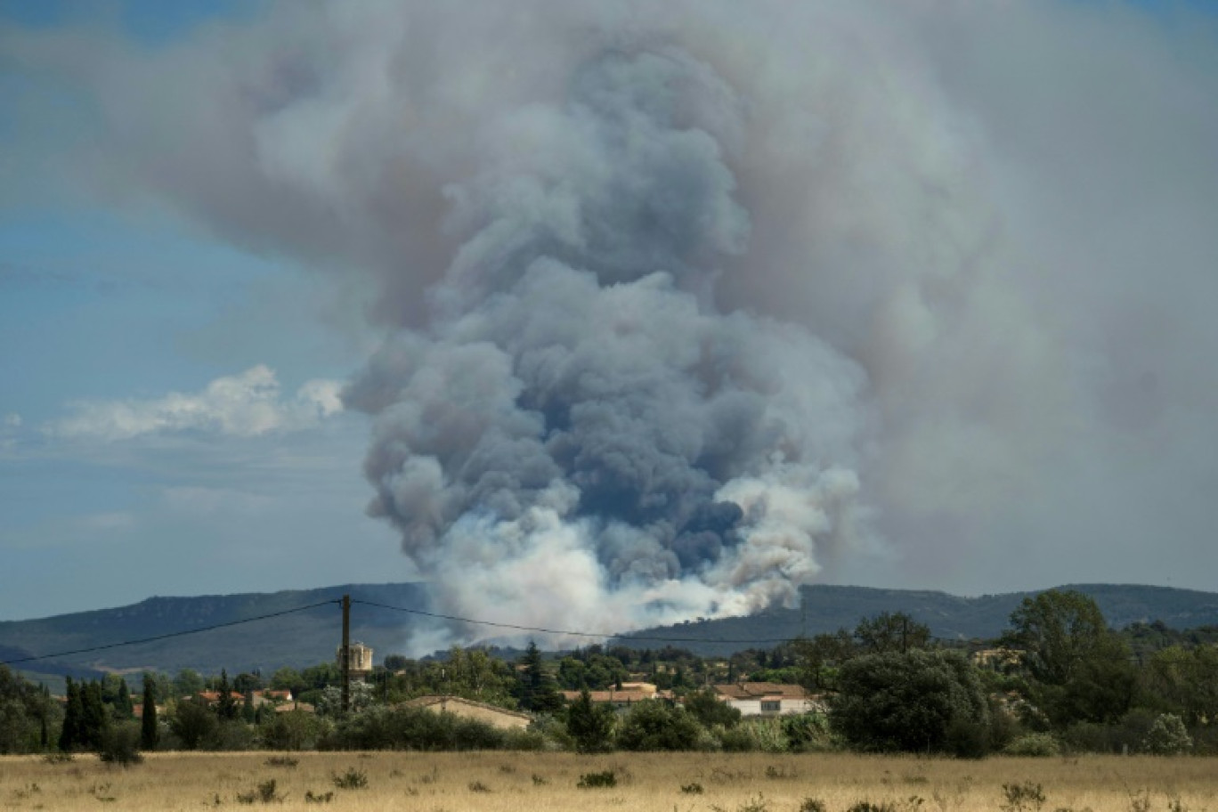 Un incendie près de Narbonne, dans l'Aude, le 7 juillet 2025 © IDRISS BIGOU-GILLES