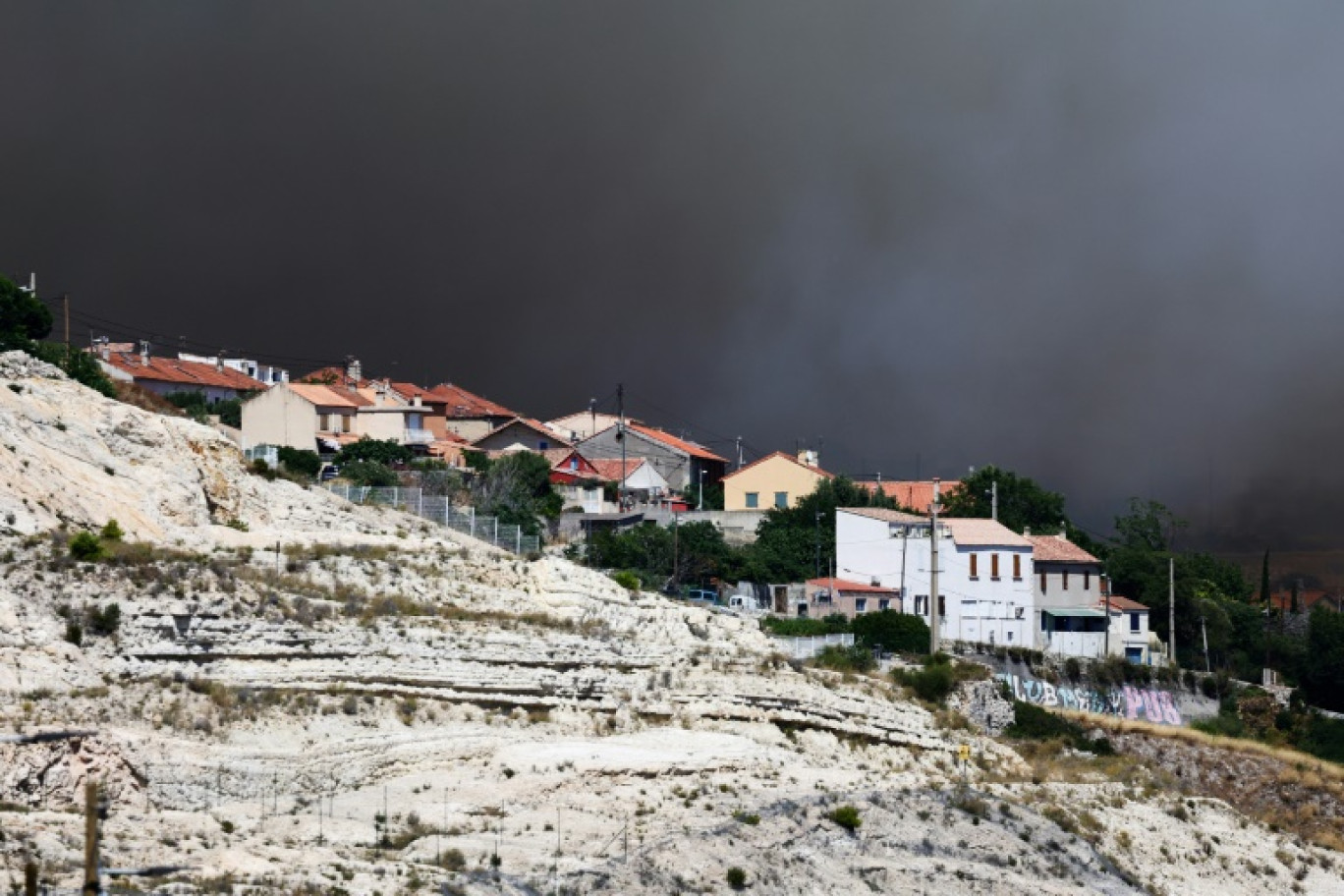 Nuage de fumée au dessus de Marseille provoqué par les incendies, le 8 juillet 2025 © CLEMENT MAHOUDEAU