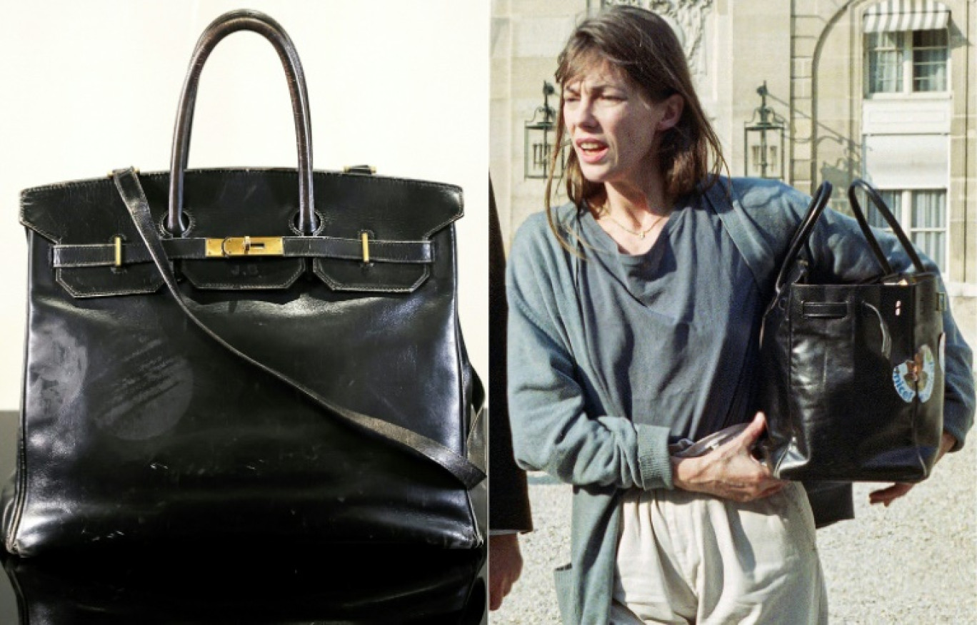 Cette combinaison de photos montre le sac Birkin ayant appartenu à l'artiste, pris chez Sotheby's à Paris le 2 juillet 2025 et Jane Birkin arrivant à l'Elysée avec ledit sac le 9 mai 1990 © ALAIN JOCARD