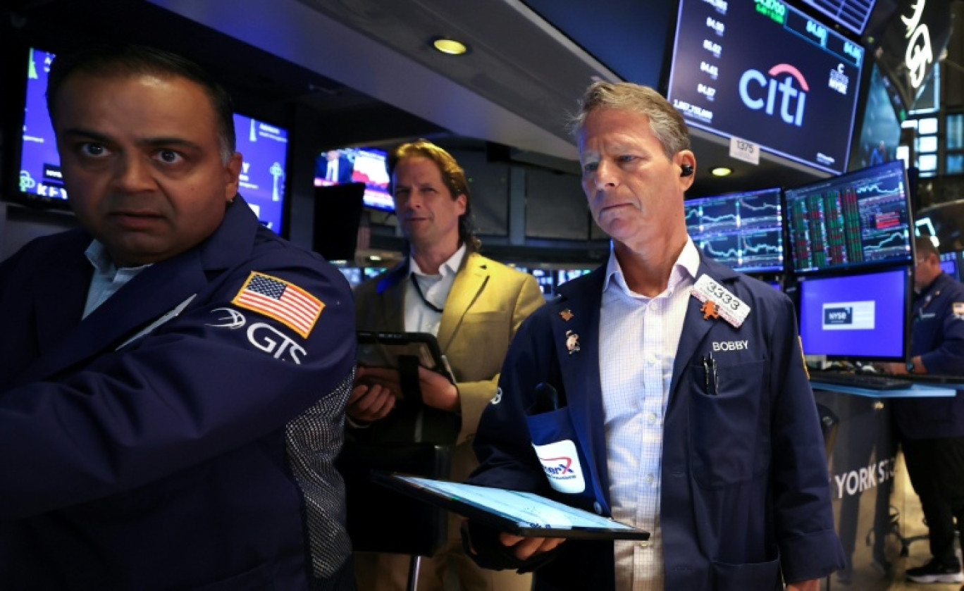 Des opérateurs à la Bourse de New York le 30 juin 2025 © TIMOTHY A. CLARY