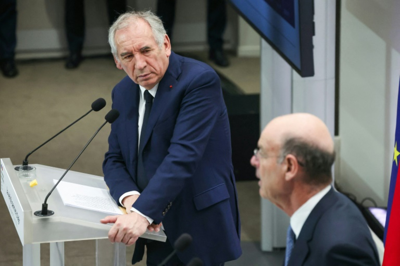Le Premier ministre François Bayrou (à gauche) et le ministre de l'Économie Éric Lombard, le 15 avril 2025 à Paris © ALAIN JOCARD