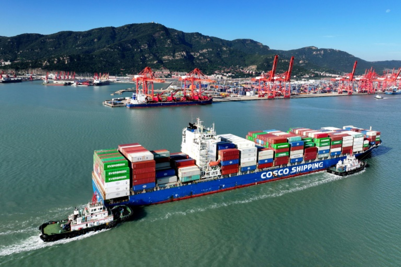 Les exportations chinoises ont bondi en juin, selon des données officielles, dépassant les prévisions des économistes © STR