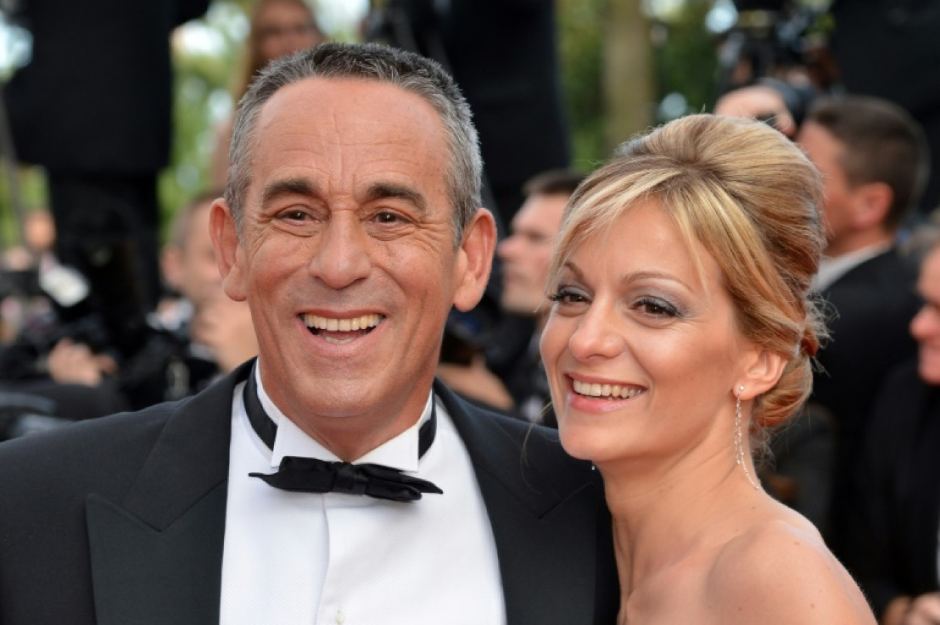 Le journaliste français Thierry Ardisson et son épouse la journaliste française Audrey Crespo-Mara, arrivent pour la projection de "Lawless" présenté en compétition au 65e festival du film de Cannes le 19 mai 2012 à Cannes © Alberto PIZZOLI