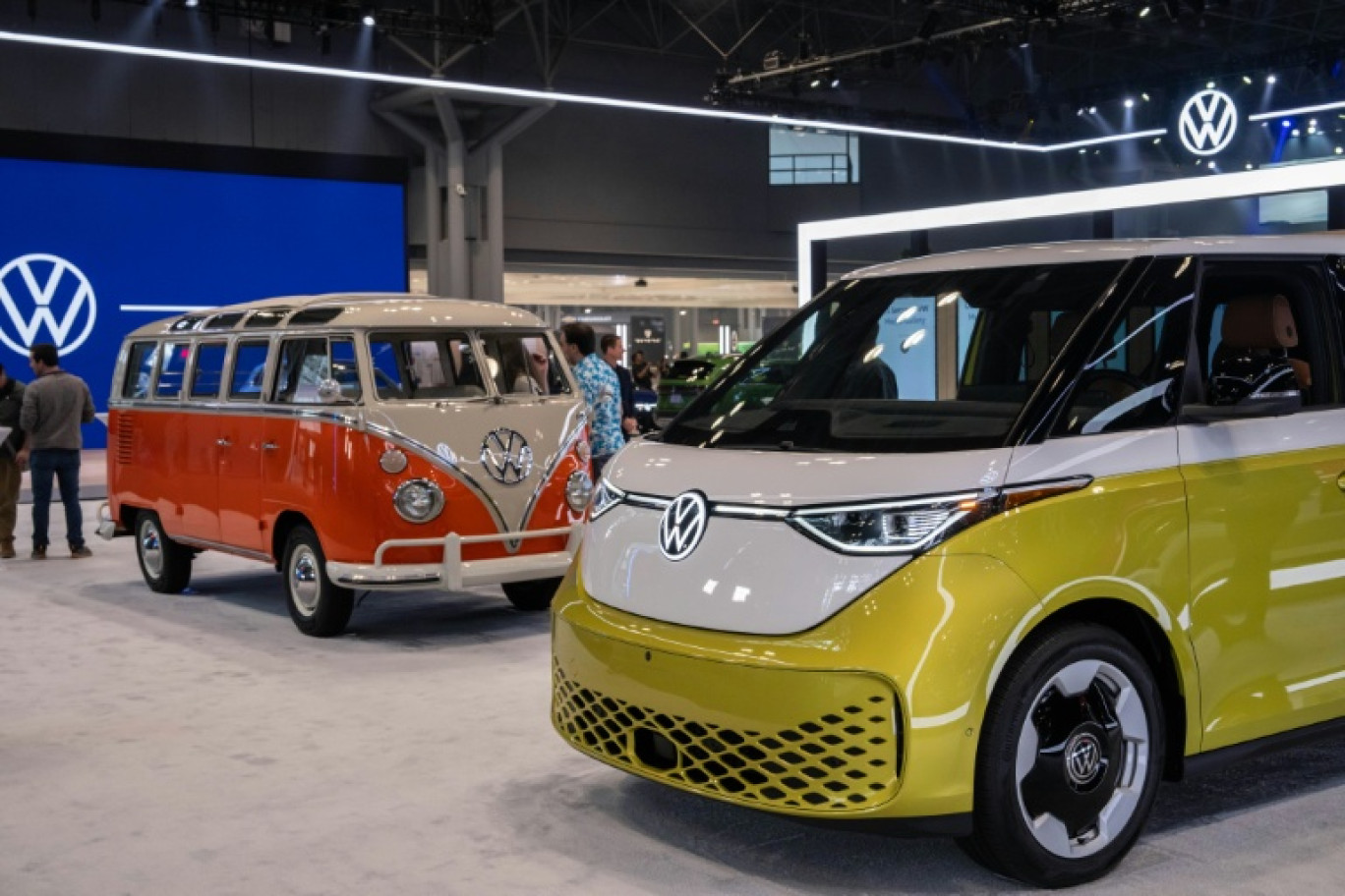 Le constructeur automobile Volkswagen a repris l'expédition de son minibus électrique ID. Buzz vers les États-Unis, après une suspension provisoire liée à un rappel technique © Adam Gray