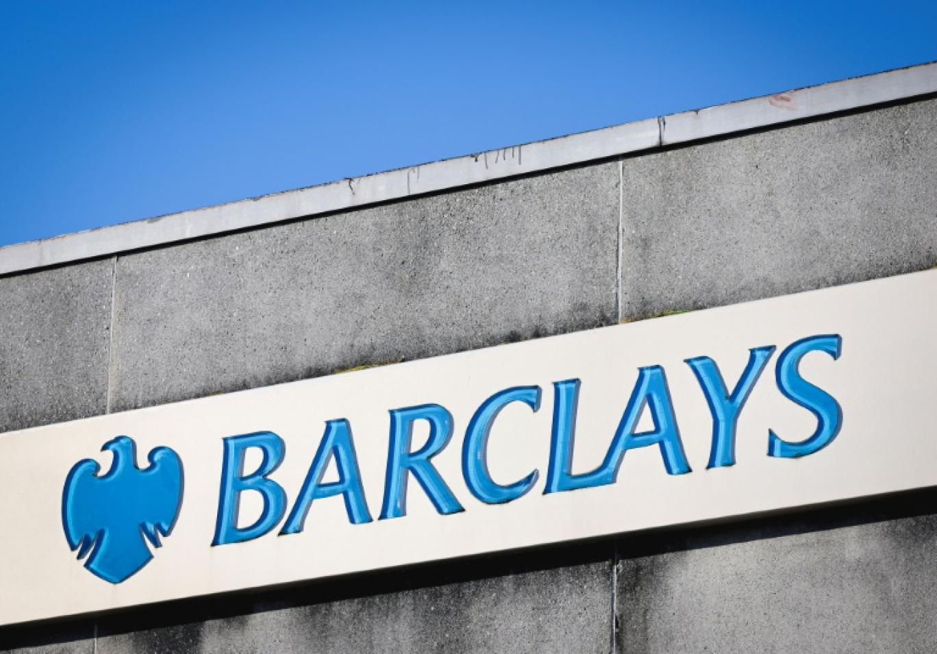 La banque britannique Barclays a écopé d'une amende de 42 millions de livres (48 millions d'euros) de la part du régulateur des marchés financiers, la FCA, pour des manquements en matière de contrôles liés aux crimes financiers © Adrian DENNIS
