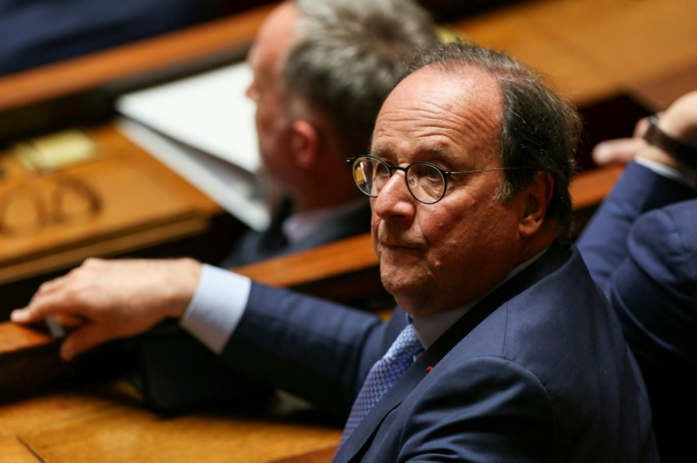 Le député François Hollande assiste à une session de questions au gouvernement à l'Assemblée nationale à Paris, le 3 juin 2025 © Thomas SAMSON