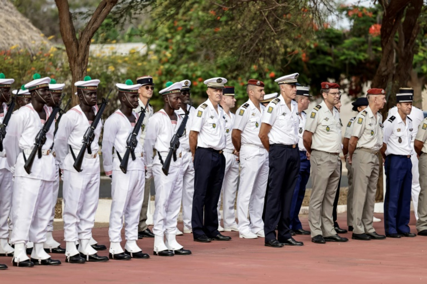 Un avion de reconnaissance à la base aérienne française de Dakar, le 7 juin 2009 © GEORGES GOBET