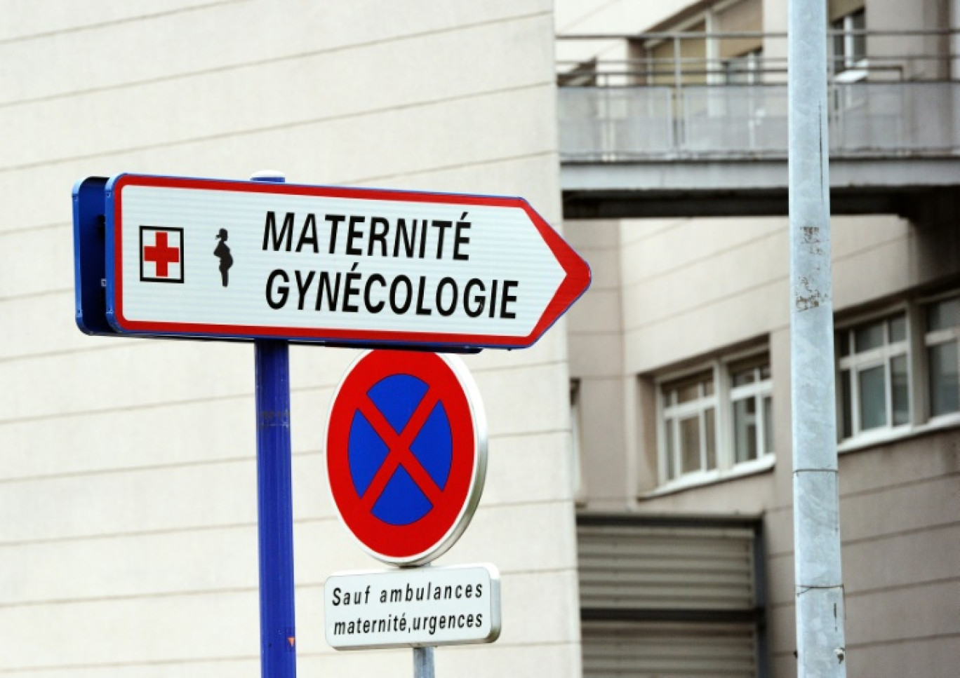 Un panneau indiquant la direction de la maternité à l'hôpital Jeanne de Flandre de Lille, le 30 janvier 2014 © PHILIPPE HUGUEN