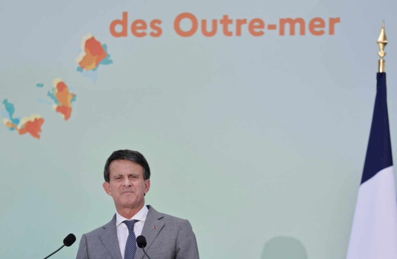 Le ministre des Outre-mer, Manuel Valls, le 10 juillet 2025 à Paris © STEPHANE DE SAKUTIN