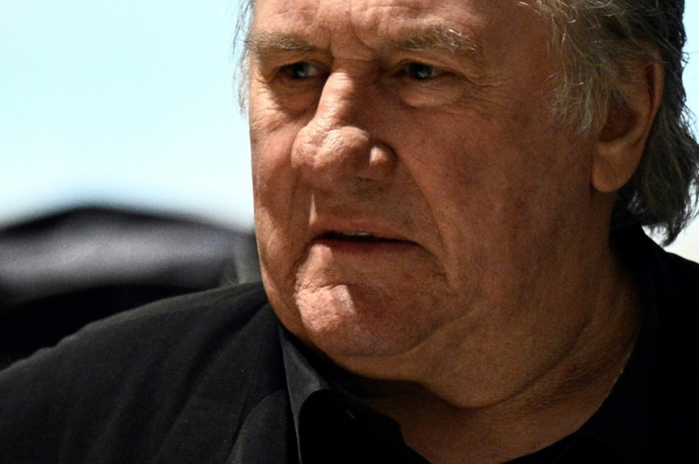 Gérard Depardieu le 27 mars 2025 au tribunal de Paris © JULIEN DE ROSA