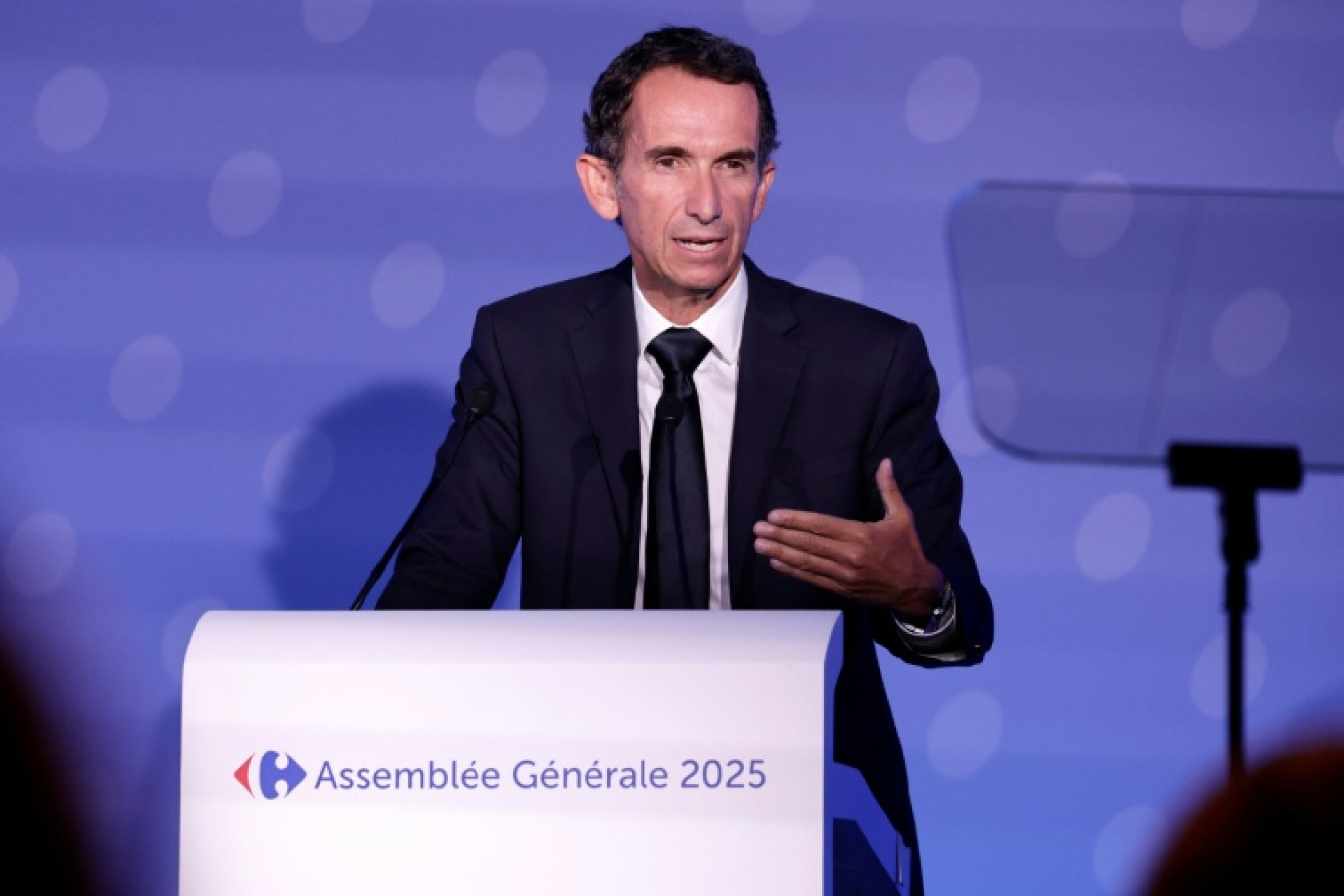 Alexandre Bompard, à la tête du géant de la distribution Carrefour depuis 2017, ici à l'assemblée générale du 28 mai 2025 © STEPHANE DE SAKUTIN