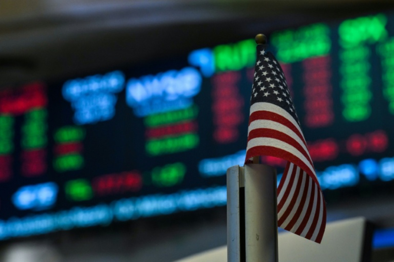 Un drapeau américain à la Bourse de New York, le 15 juillet 2025 © ANGELA WEISS