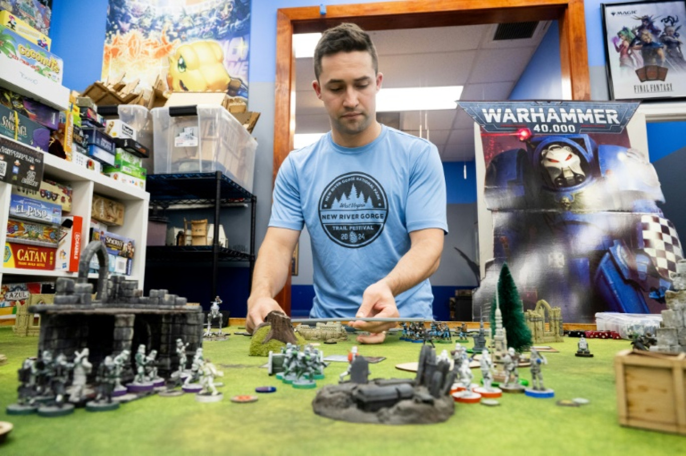 Scott Serrato, 28 ans, a remarqué que les prix des figurines de ses jeux de société préférés avaient augmenté © SAUL LOEB