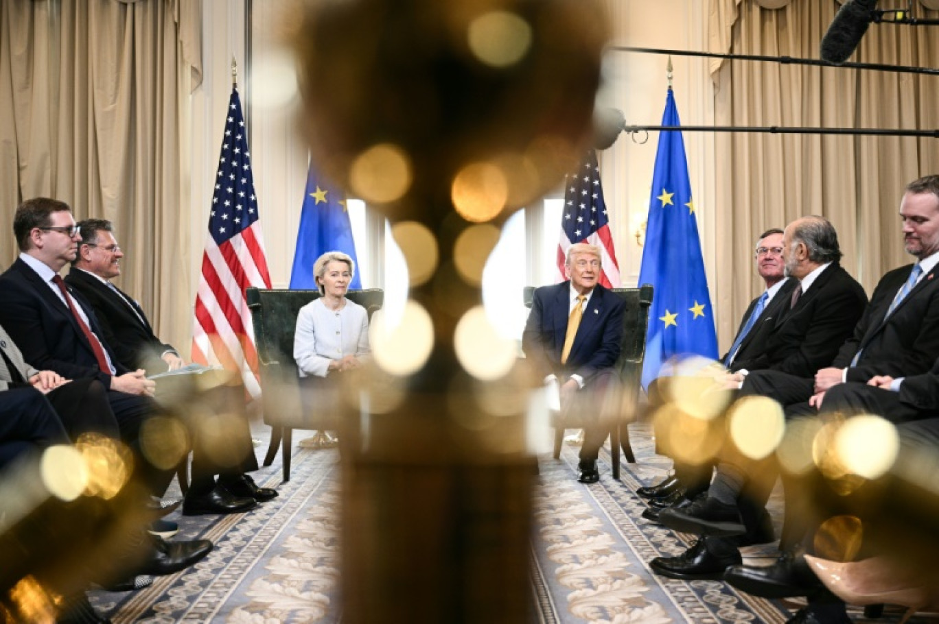 Ursula von der Leyen (G) et Donald Trump (D), en Ecosse, le 27 juillet 2025 © Brendan SMIALOWSKI