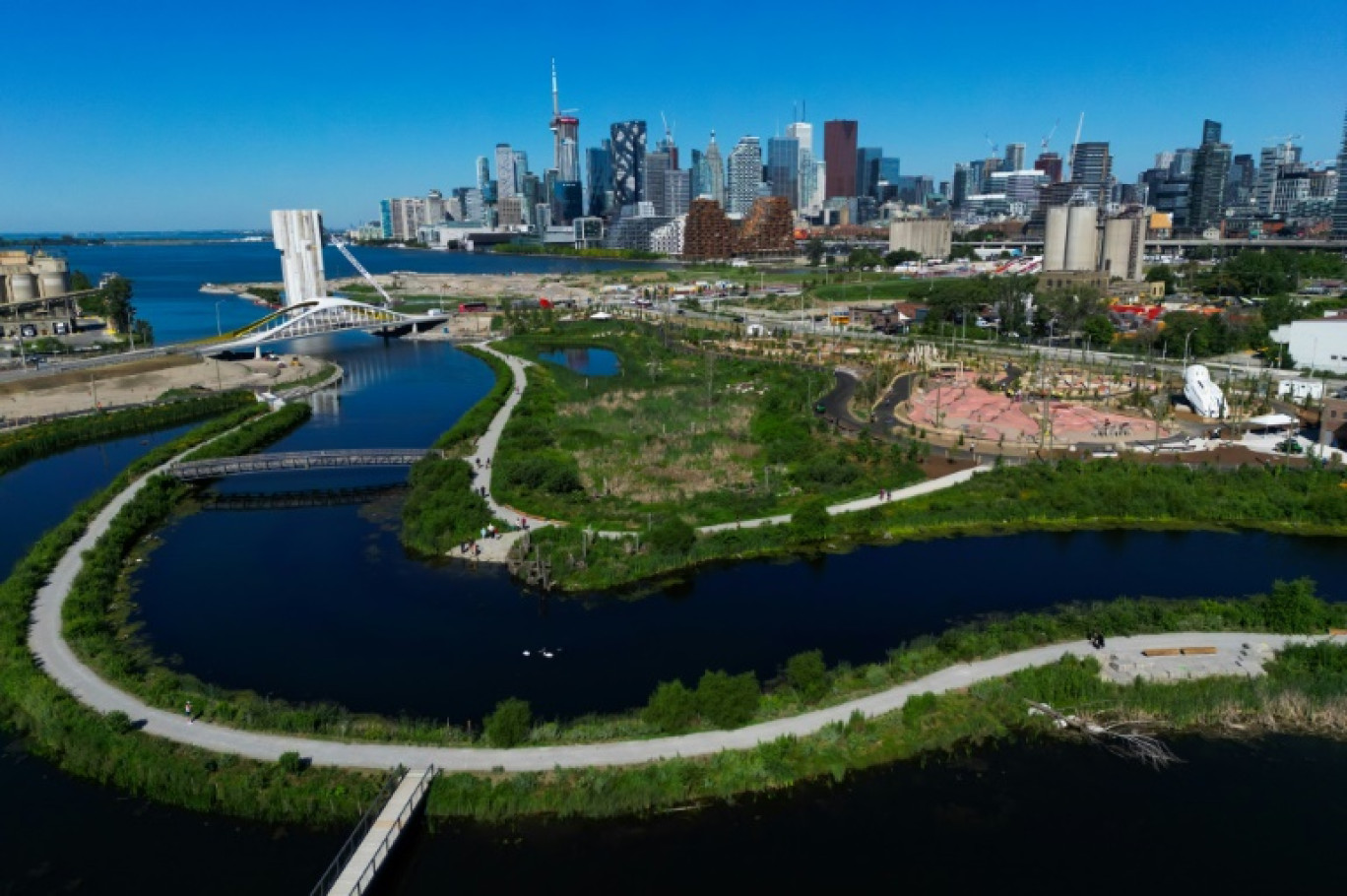Vue aérienne de la rivière Don, qui fait partie du projet de protection contre les inondations des terrains portuaires de Toronto. © Cole BURSTON