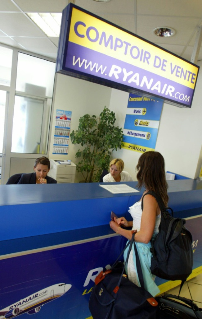 Le comptoir Ryanair à l'aéroport de Carcassonne, dans le sud de la France © LIONEL BONAVENTURE