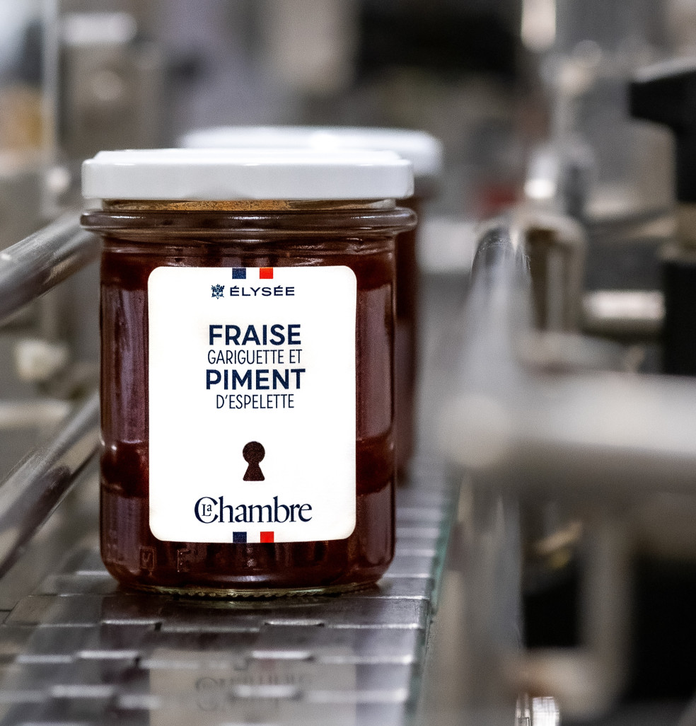 La collection «Élysée», estampillée «Présidence de la République» est composée de trois recettes : myrtille – citron vert – basilic, fraise gariguette – piment d'Espelette, poire – vanille – amande, une quatrième recette est en cours. © La Chambre