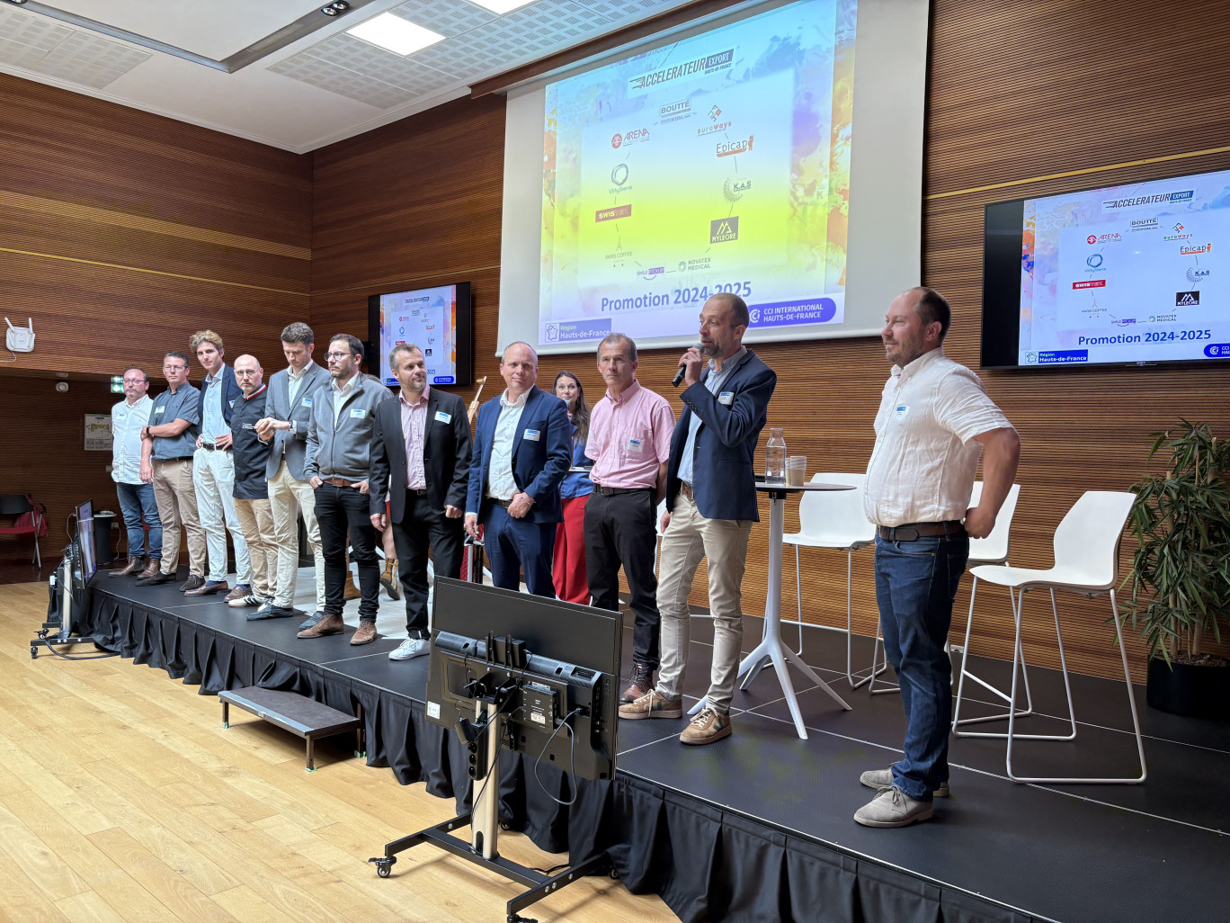 Les onze dirigeants de la deuxième promotion de l'Accélérateur Export. © Marie Boullenger