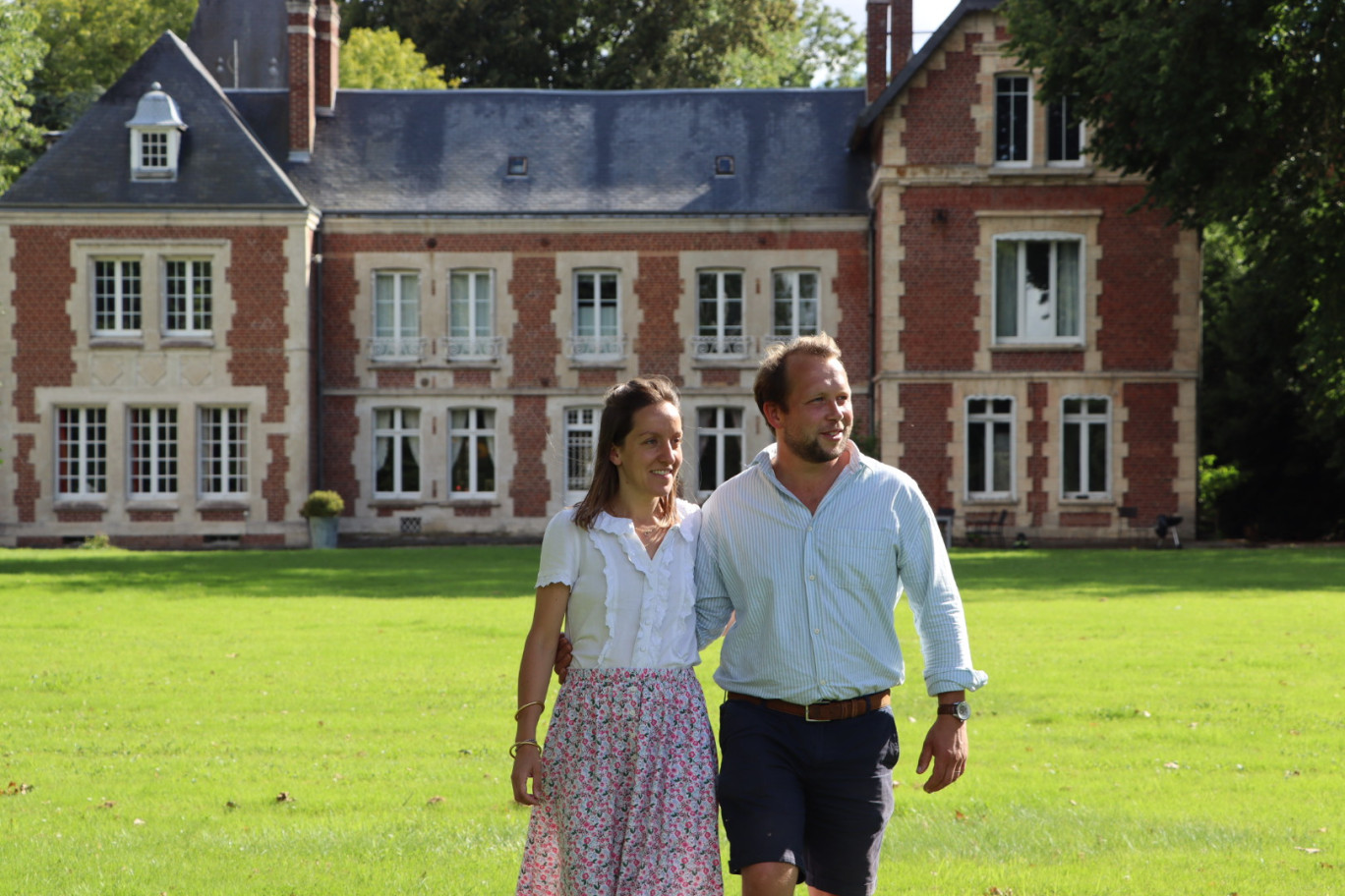 Au Château d'Omiécourt, le jeune couple aime le contact avec leurs clients qui apprécient le calme et la sérénité du domaine.
