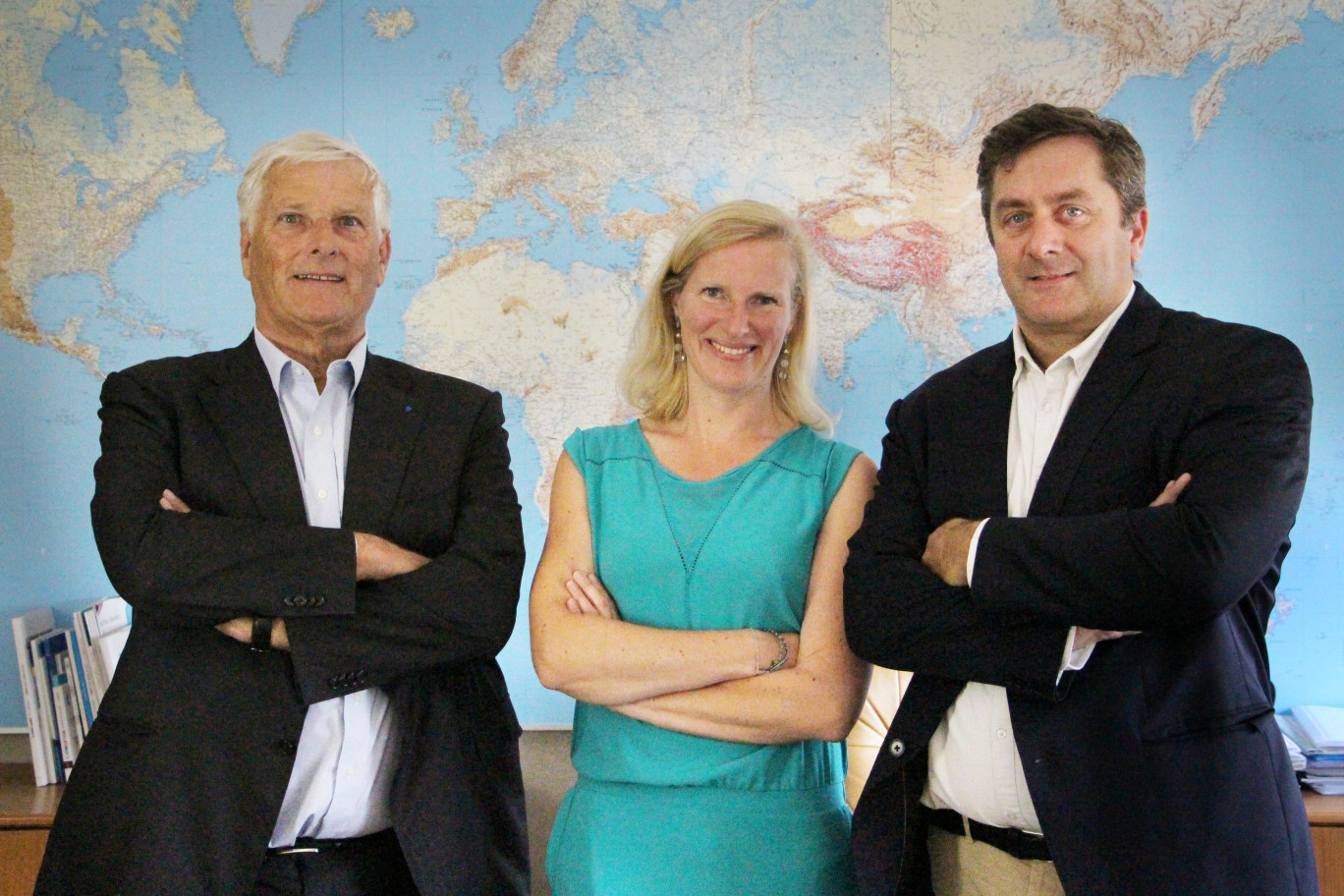 (de g. à dr.) Laurent Bataille, Stéphanie Saboly-Bataille, Charles Bataille. © Poclain