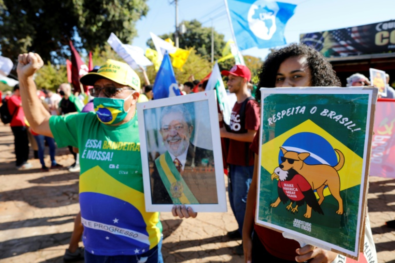 Manifestation à l'appel de l'Union nationale des étudiants (UNE) contre les taxes commerciales et les sanctions du gouvernement américain contre le Brésil, devant l'ambassade des États-Unis à Brasilia, le 1er août 2025 © SERGIO LIMA