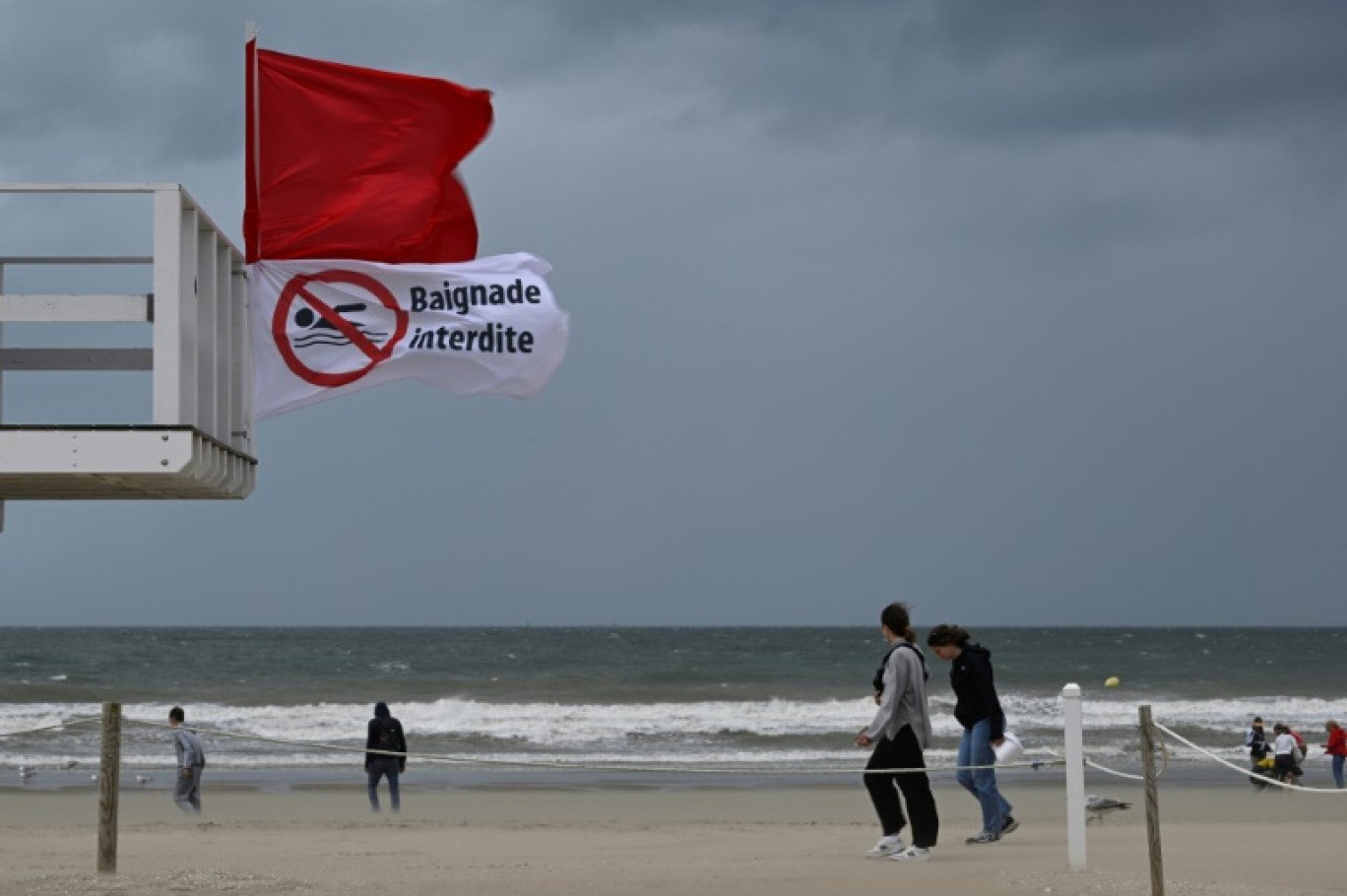 Les autorités sanitaires appellent à respecter les interdictions de baignade, pointant les risques liés aux sites non surveillés © Damien MEYER