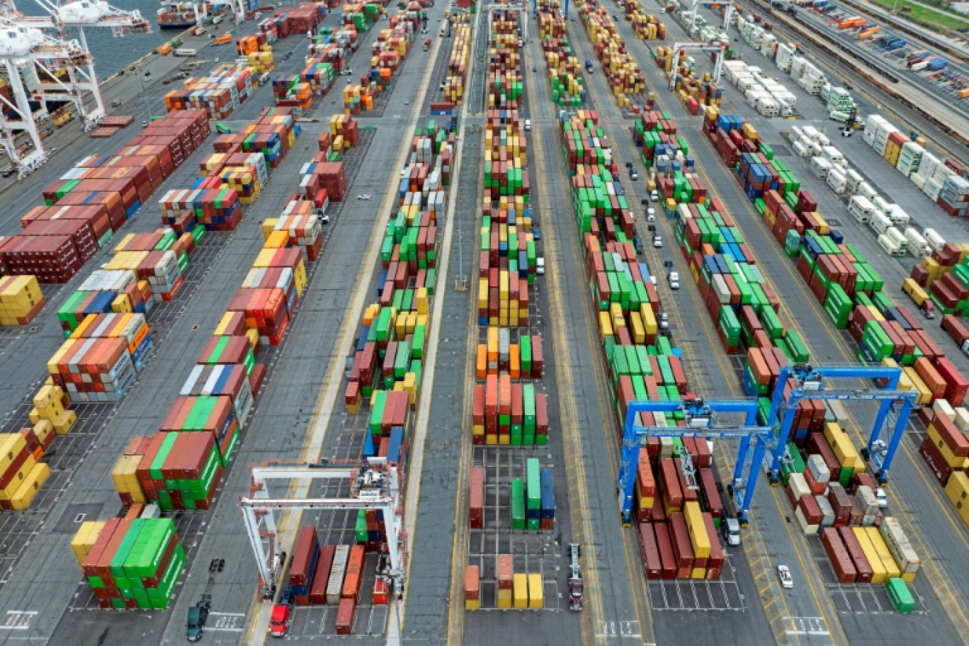 Des containers dans le port américain de Baltimore, le 10 avril 2025 © Jim WATSON