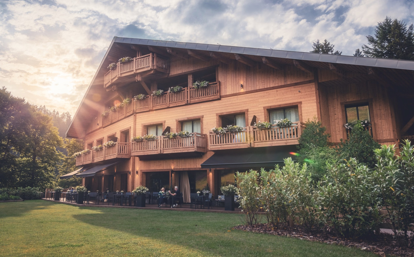 © Johann Marin-Thiery - Moins de neuf mois après son ouverture, le domaine de Montagne-Chalet Frère Joseph de Ventron a su s’imposer en devenant le premier établissement cinq étoiles des Vosges