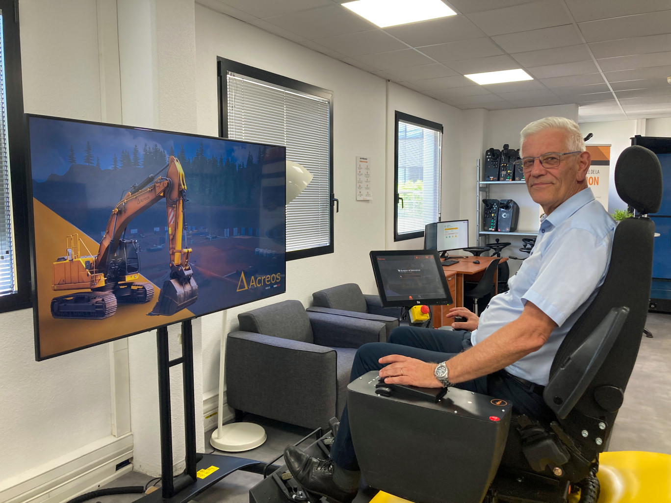 © Julie Clessienne. Éric Pierson, dirigeant d’Acreos, l’affirme : «On apprend quatre fois plus vite pour un coût quatre fois plus faible sur un simulateur de conduite d’engin».