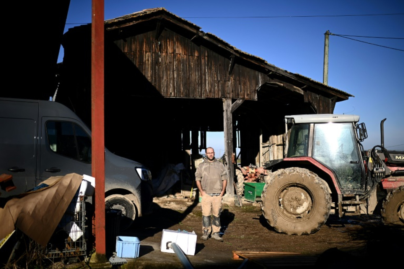 L'agriculteur Jérôme Caze dans sa ferme à Meilhan-sur-Garonne, le 23 janvier 2025 dans le Lot-et-Garonne © Christophe ARCHAMBAULT