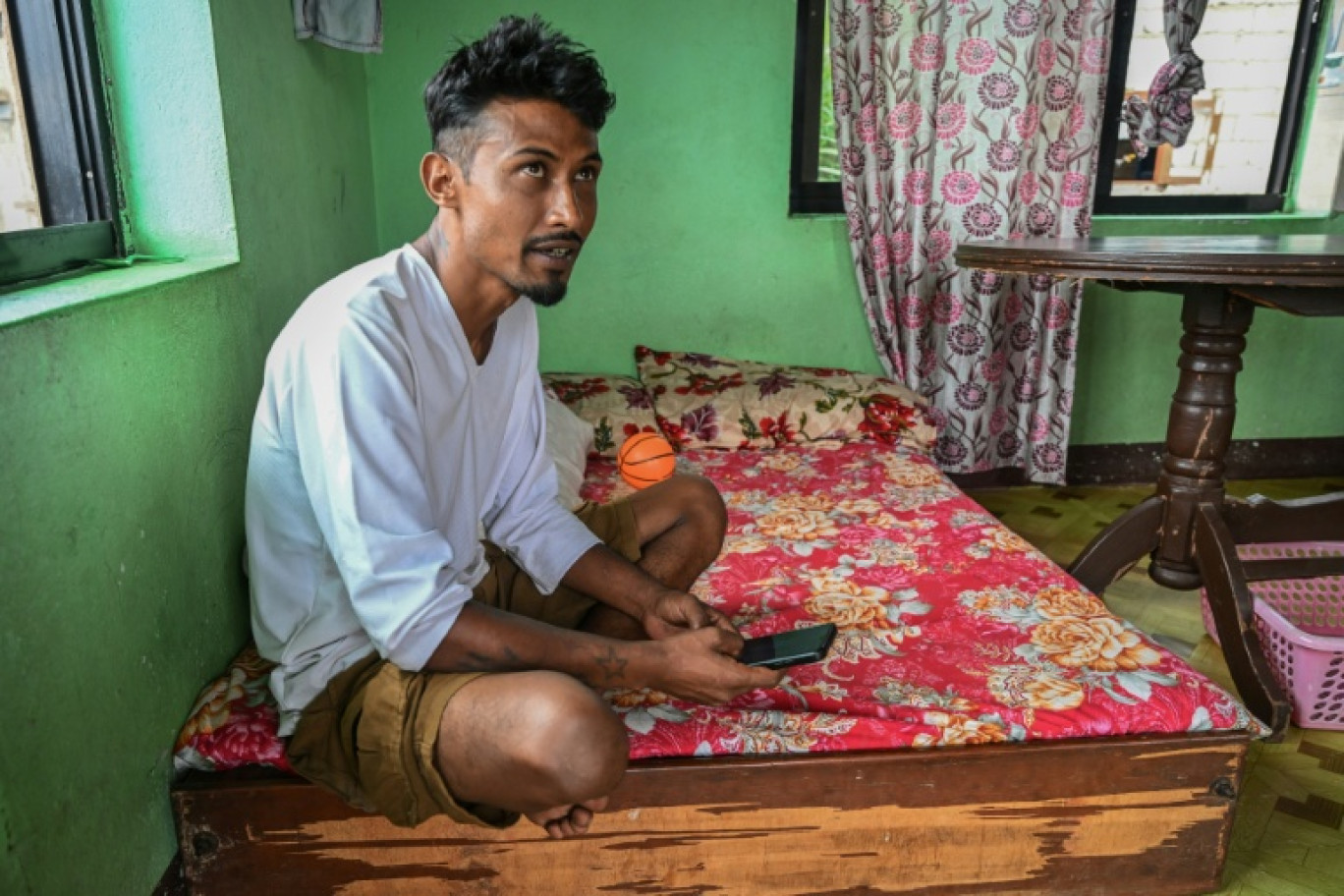 Santosh Sunar, un chômeur népalais chez lui le 14 septembre 2025, va devoir partir à l'étranger pour trouver un emploi, comme de nombreux jeunes © Arun SANKAR