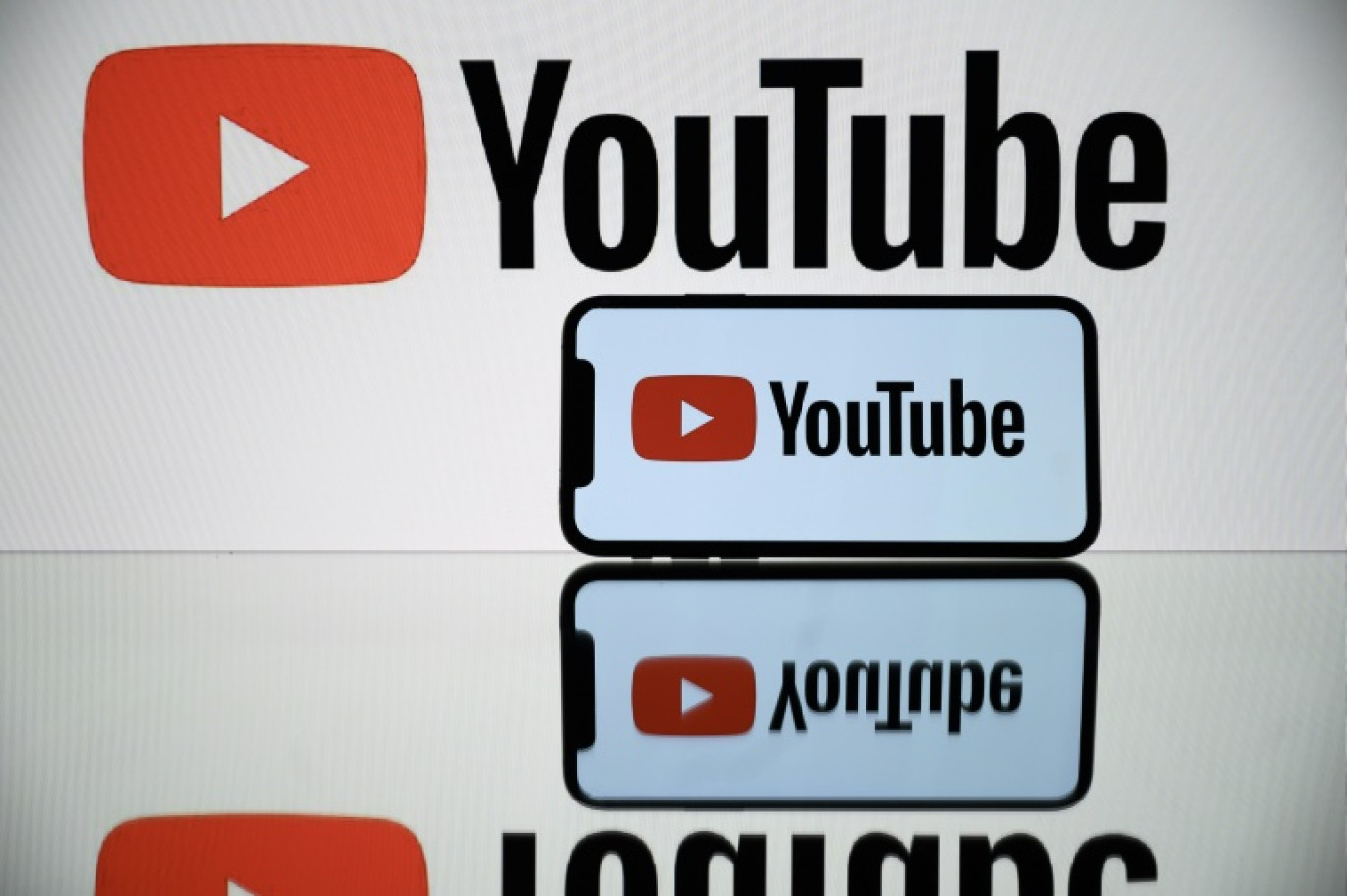 YouTube a présenté mardi de nouveaux outils de création de contenu sur sa plateforme grâce à l'intelligence artificielle (IA), notamment la génération ou l'édition de vidéos © Lionel BONAVENTURE