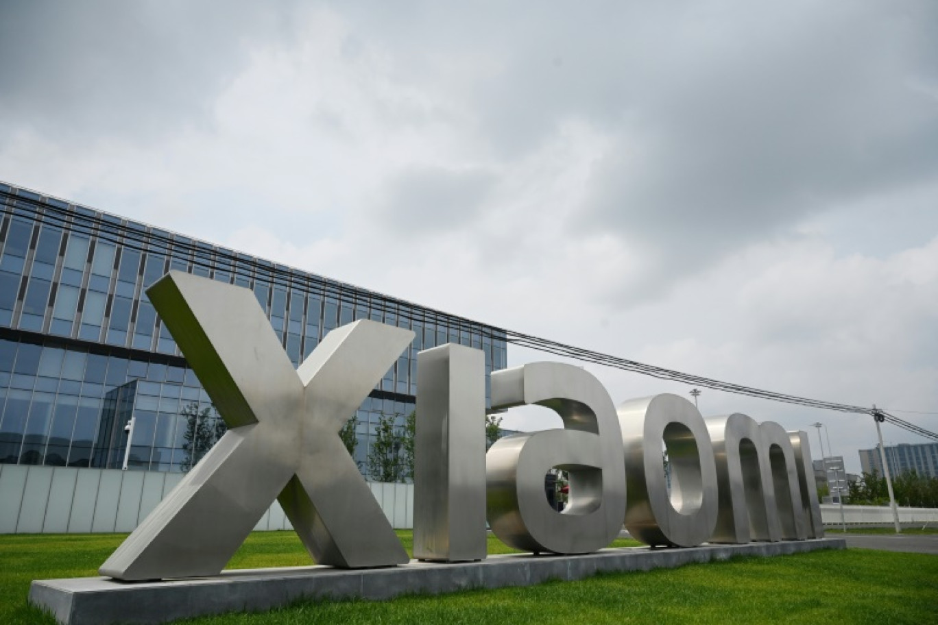 Le constructeur chinois Xiaomi va effectuer une correction à distance sur plus de 110.000 voitures électriques déjà sur le marché pour un défaut du système d'aide à la conduite, quelques mois après un accident mortel © GREG BAKER