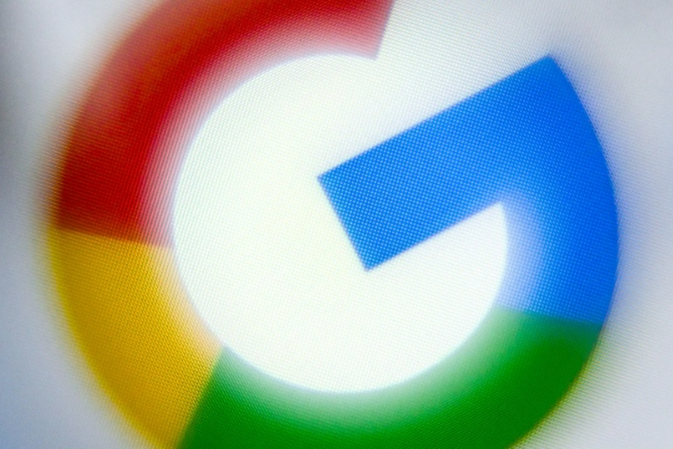 Google débute lundi une série d'audiences judiciaires qui vont permettre à un juge fédéral de statuer sur le démantèlement de l'activité publicitaire du géant technologique, réclamé par le gouvernement américain pour mettre fin à son monopole récemment jugé illégal © Kirill KUDRYAVTSEV