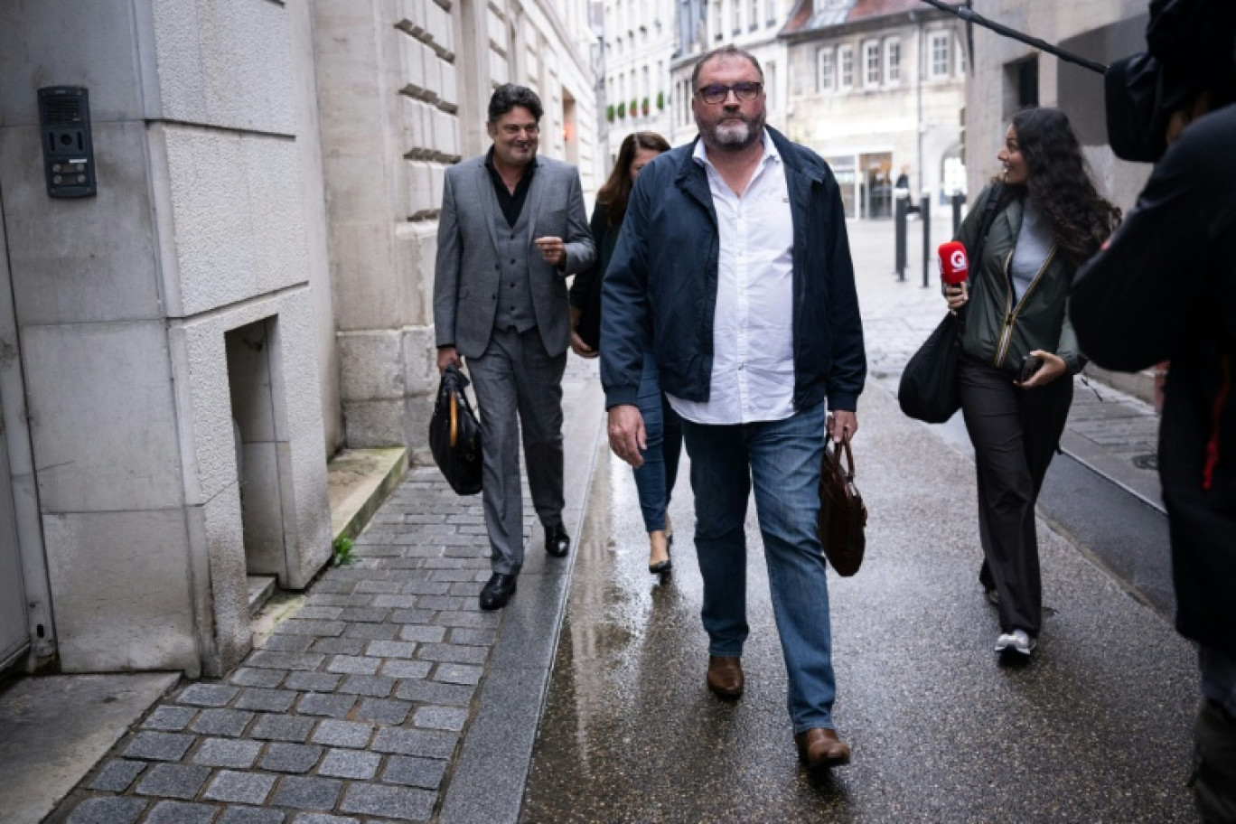 L'ex-anesthésiste Frédéric Péchier arrive au tribunal de Besançon le 9 septembre 2025 © SEBASTIEN BOZON
