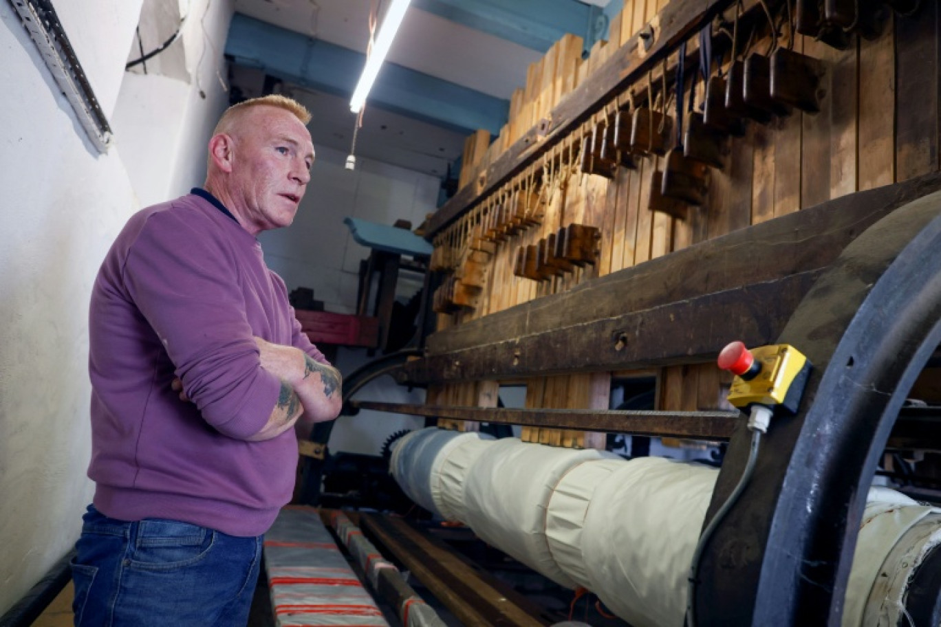 William Smyth dans son atelier de battage de lin, à Upperlands, en Irlande du Nord, le 4 septembre 2025 © Paul Faith