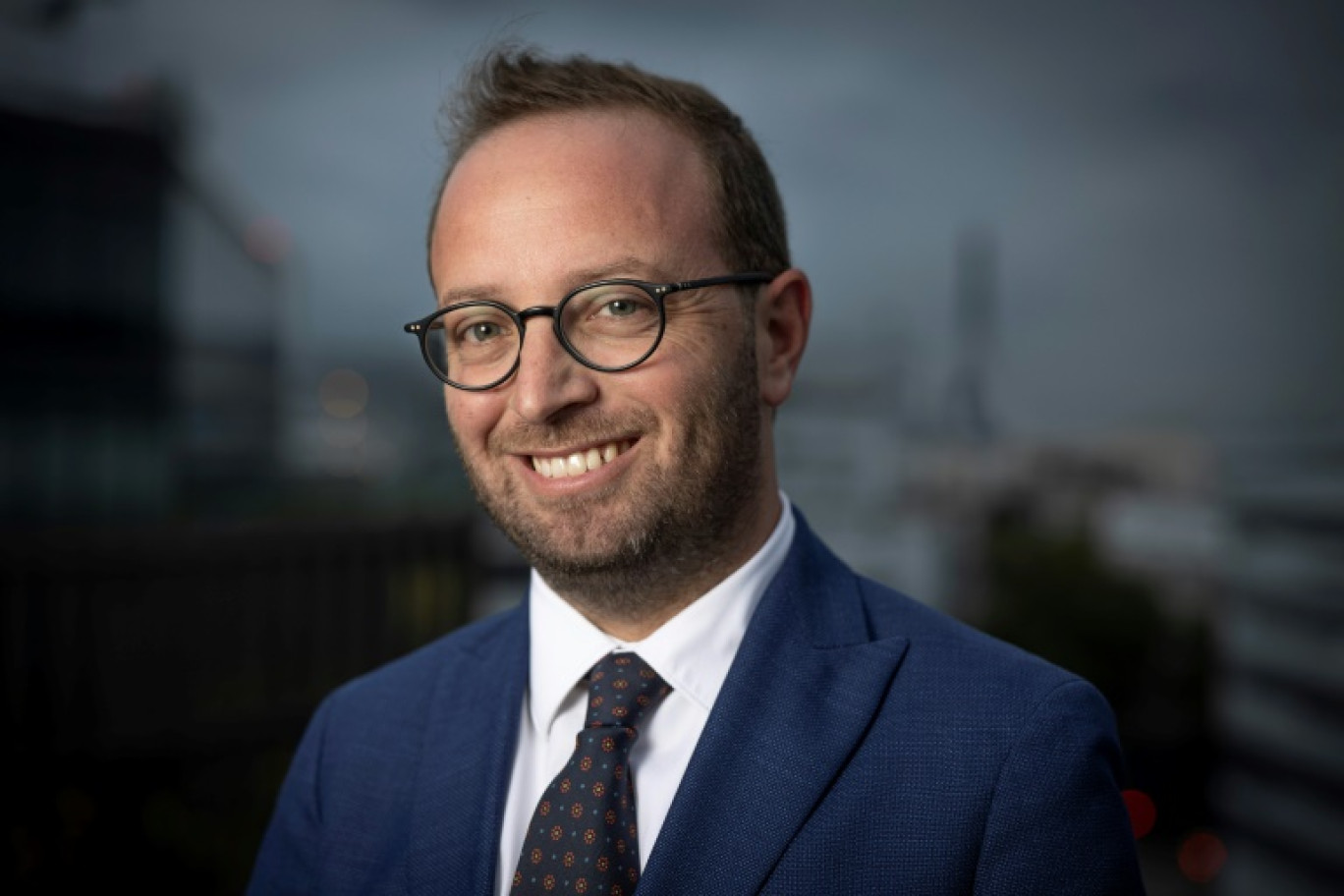 Arthur Dreyfuss, PDG d'Altice France, maison-mère de SFR, pose le 25 septembre 2025 à Paris © Kiran RIDLEY