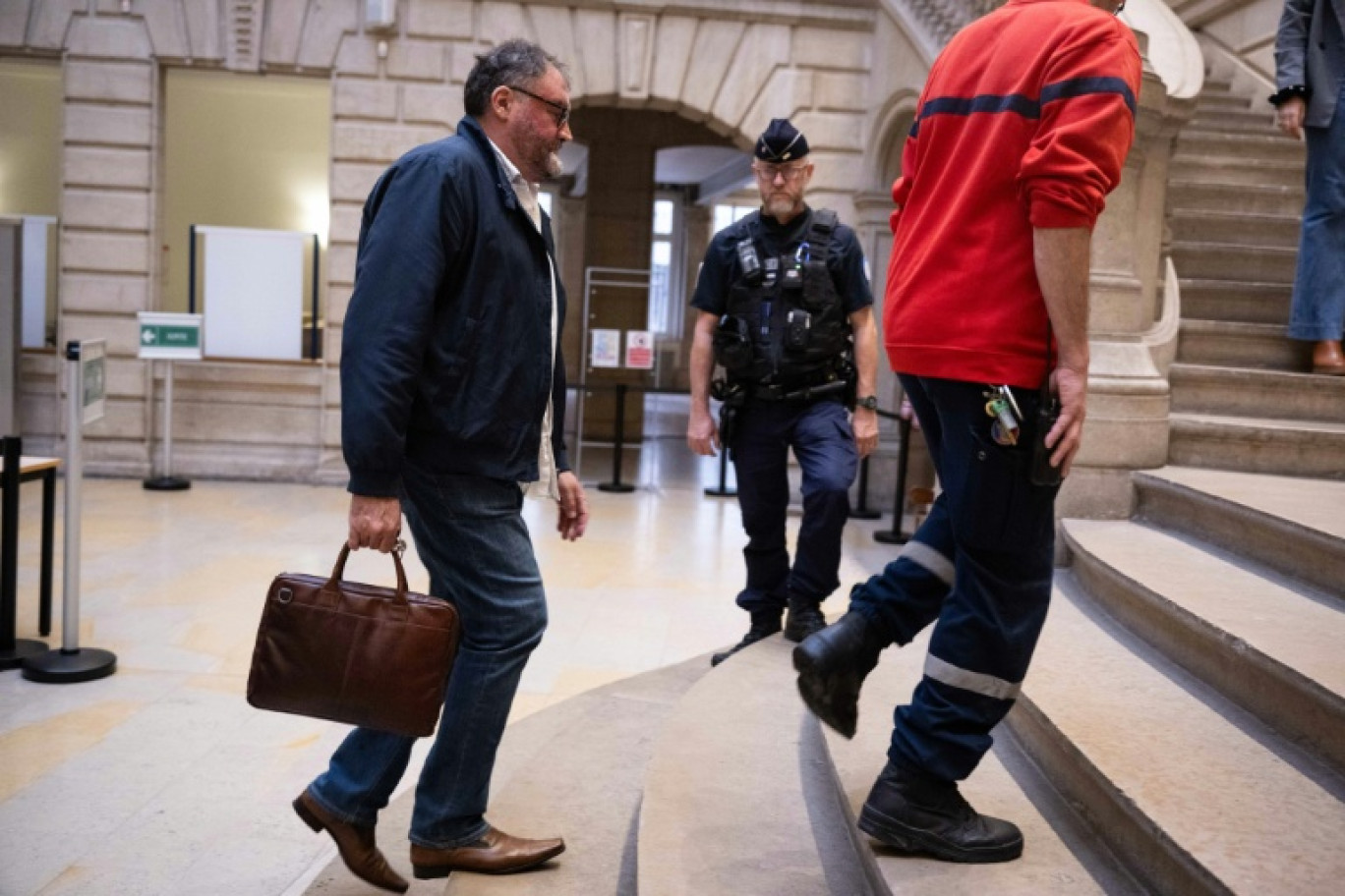 L'ex-anesthésiste Frédéric Péchier arrive au tribunal de Besançon le 9 septembre 2025 © SEBASTIEN BOZON
