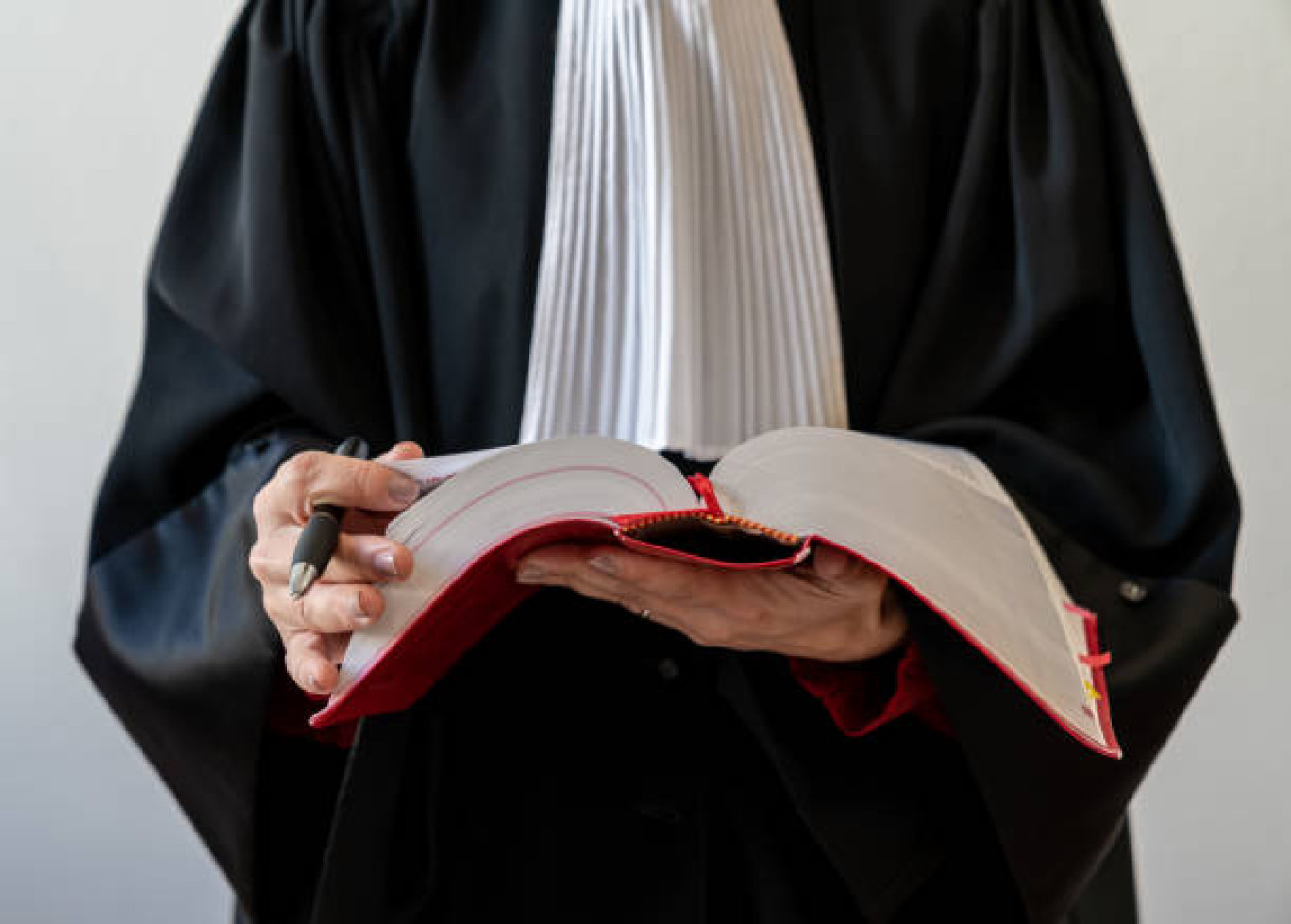 Le droit est partout et guide nos existences. 