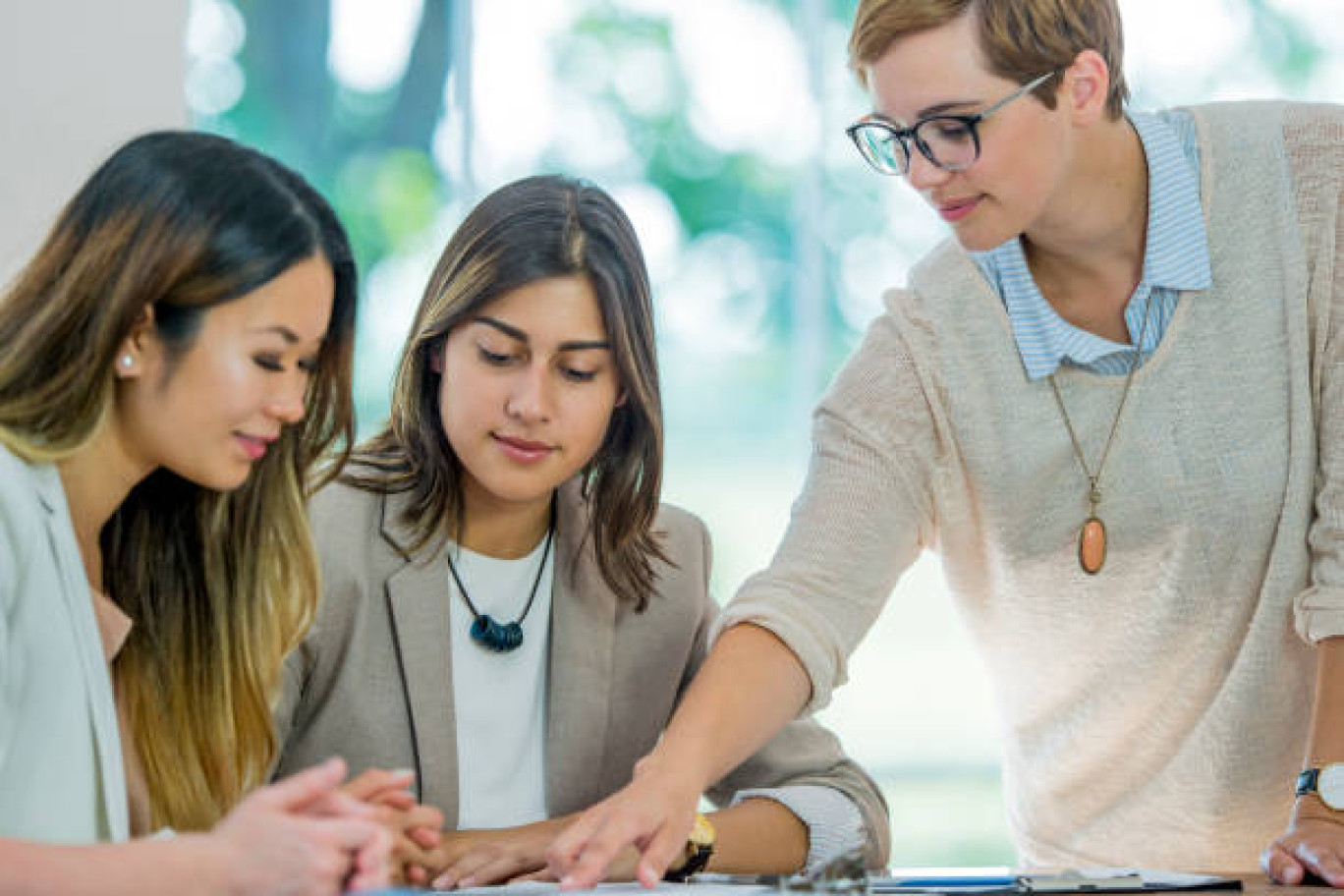 Transmettre aux jeunes les savoir-faire et valeurs de l'entreprise. 