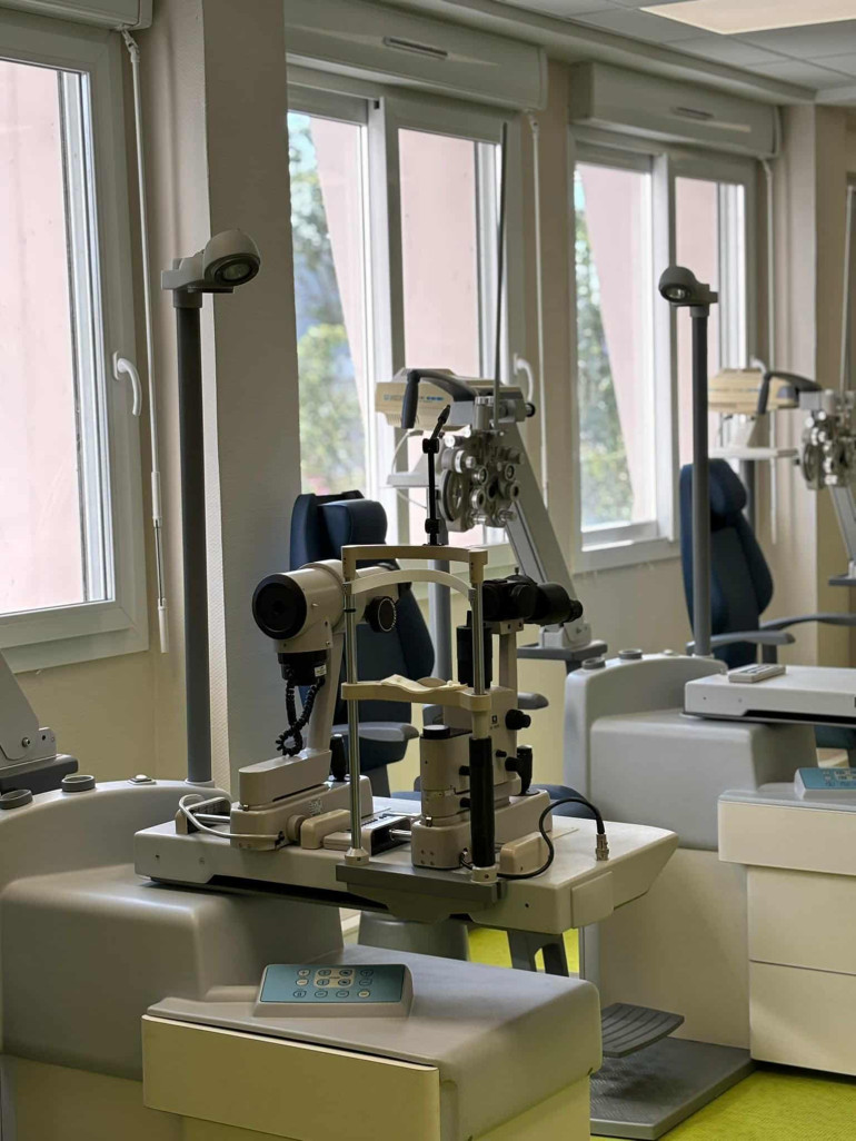 Le nouveau Pôle Optique comprend une salle d’examen de vue équipée de dix postes de travail.