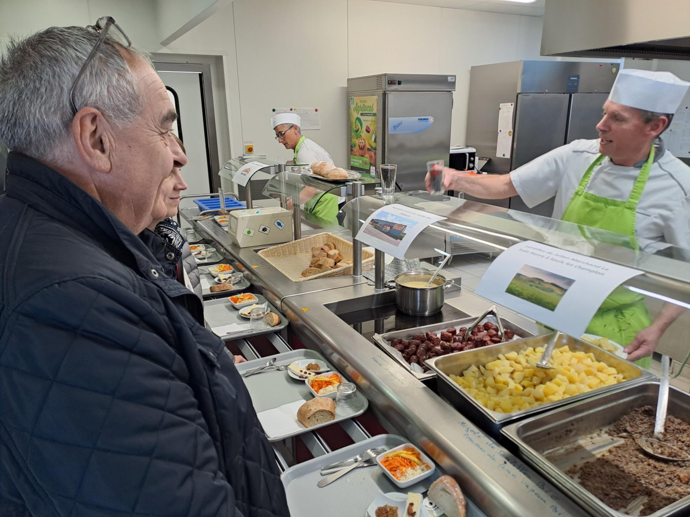© Département de la Meuse- Passage au self au collège Maurice Barrès de Verdun avec des produits Meusiens à déguster