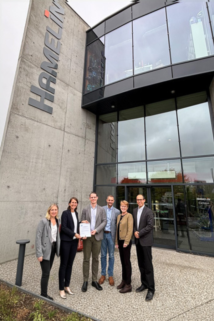 Virginie ORI, DPO - Director of Sustainability & QSE Groupe Hamelin, Anne-Sophie Courtier, DG de l’EM Normandie, Julien DUFAURE, COO Groupe Hamelin, Sébastien Bourdin Enseignant chercheur, Mina Colonna d’Istria Déléguée Générale de la Fondation EM Normandie et Octavio Escobar, Doyen de l’EM Normandie© l’EM Normandie
