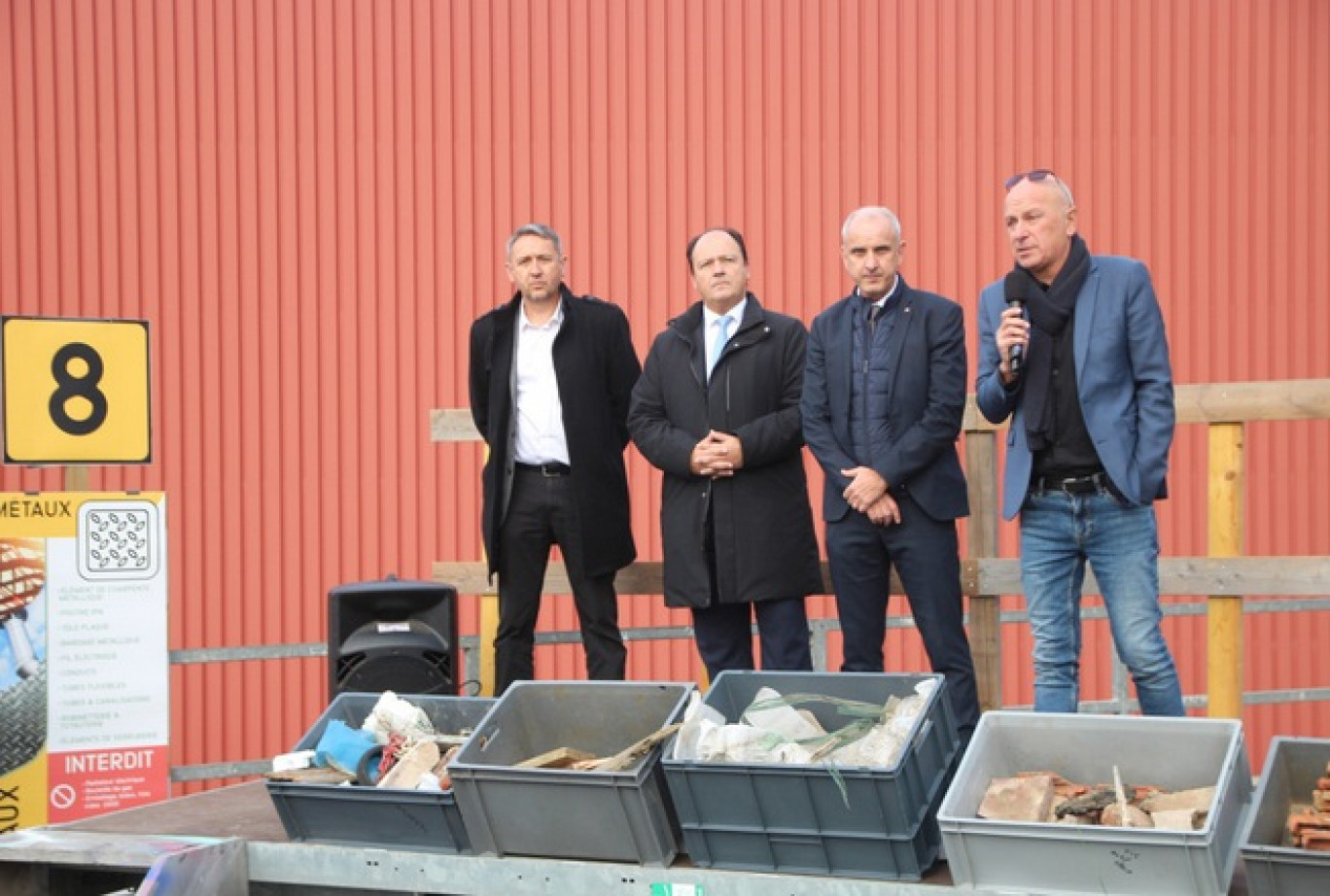 (de g. à dr) Grégory Antoine (Valobat), Lionel Chiss (ville de Beauvais), Loïc Barabas (Agglo du Beauvaisis) et Rachid Cherfaoui (Maison de l'Économie Solidaire), lors de l'inauguration. © Aletheia Press / B.Delabre