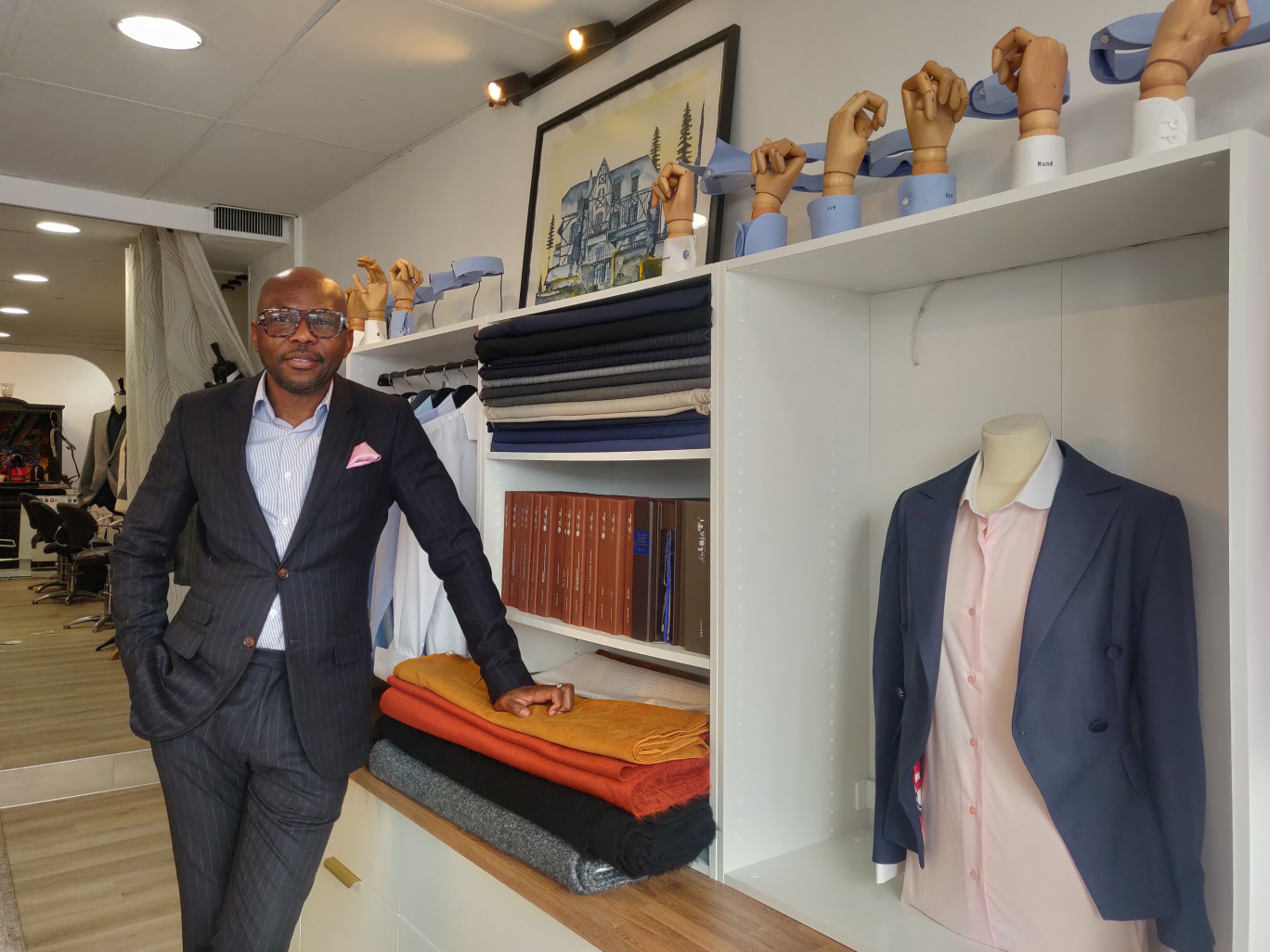 Saint Lacroix Ngotis a ouvert sa boutique L’art du sur-mesure Paris en juin à Compiègne. © Aletheia Press / D. La Phung