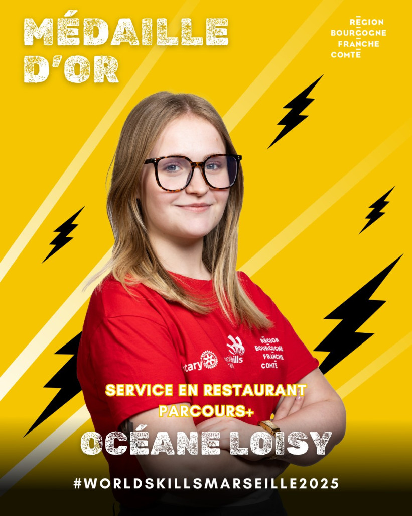 Océane Loisy remporte la troisième médaille d'or de l’équipe Bourgogne-Franche-Comté pour son travail en service en restaurant, en parcours +. © Région Bourgogne-Franche-Comté