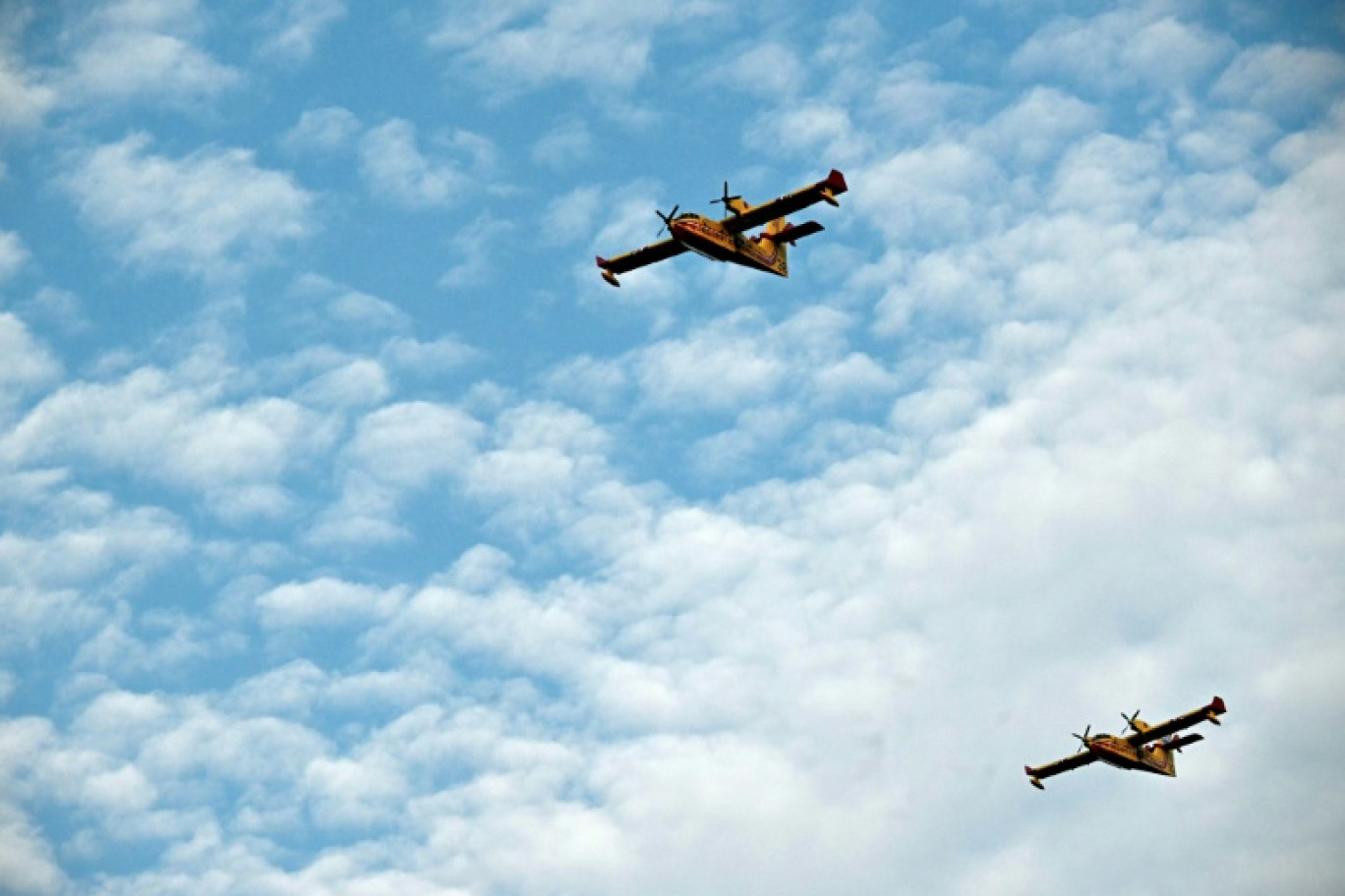 Des Canadairs en action lors des incendies dans le sud de la France, le 6 août 2025. © Lionel BONAVENTURE