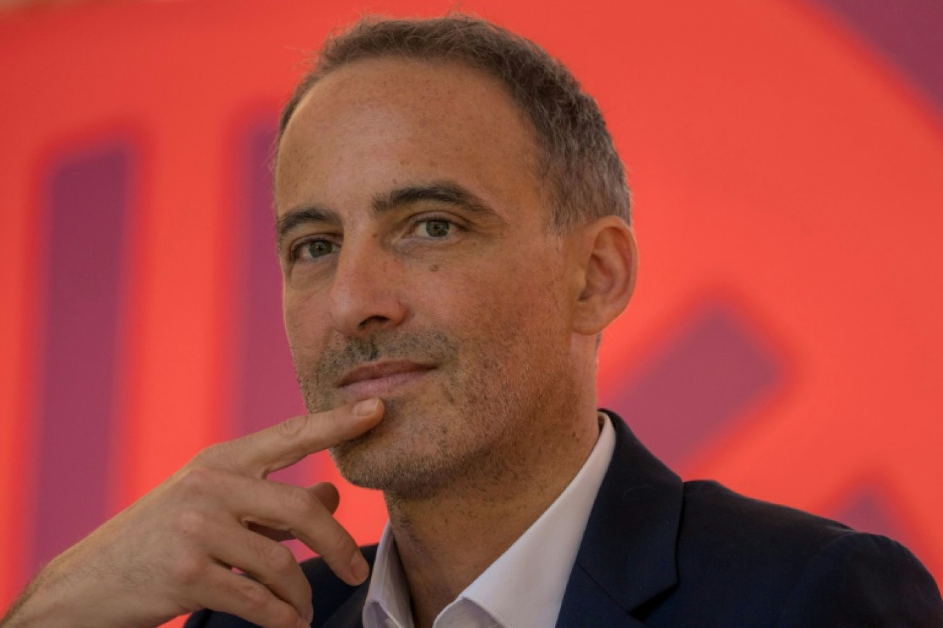 Raphaël Glucksmann s'estime conforté dans sa "stratégie de rupture claire" avec LFI par un récent sondage lui ouvrant la possibilité d'accéder au second tour de la présidentielle © Idriss BIGOU-GILLES