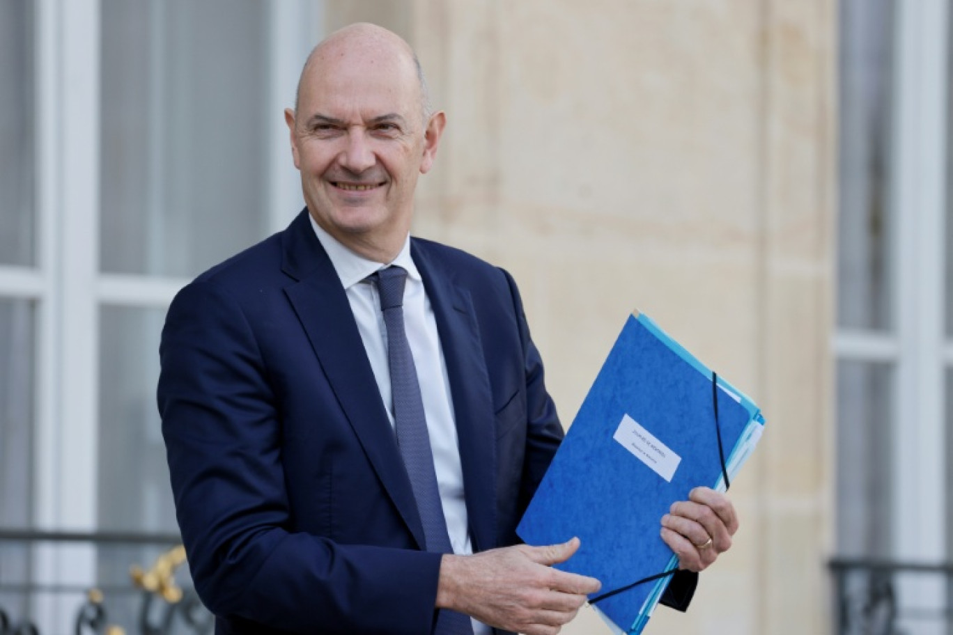 Roland Lescure, alors ministre de l'Industrie, à la sortie de l'Elysée, le 10 octobre 2022 à Paris © Ludovic MARIN